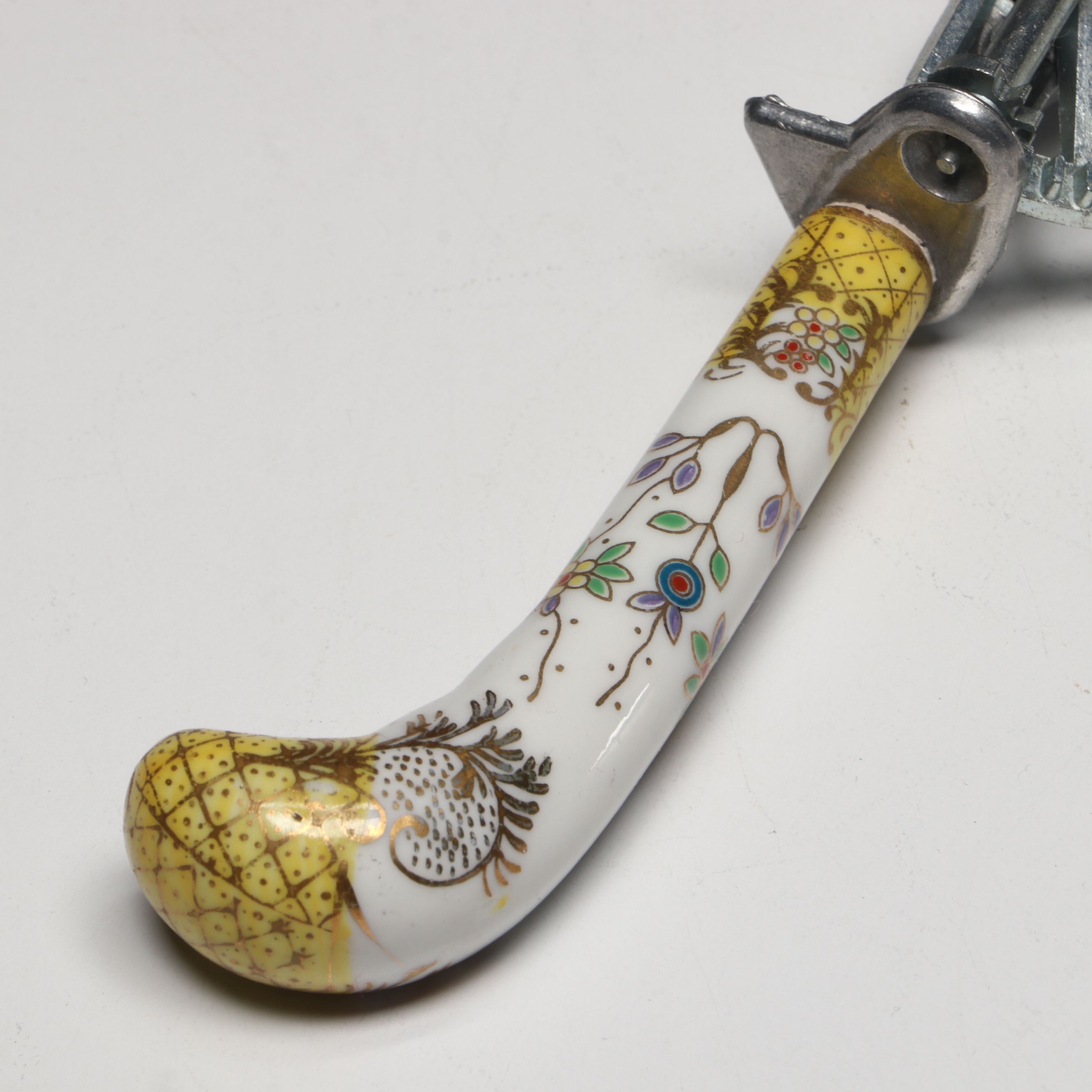 Porcelain Handle Pie Server and Ice Cream Scoop with Other Colorful Embroidery