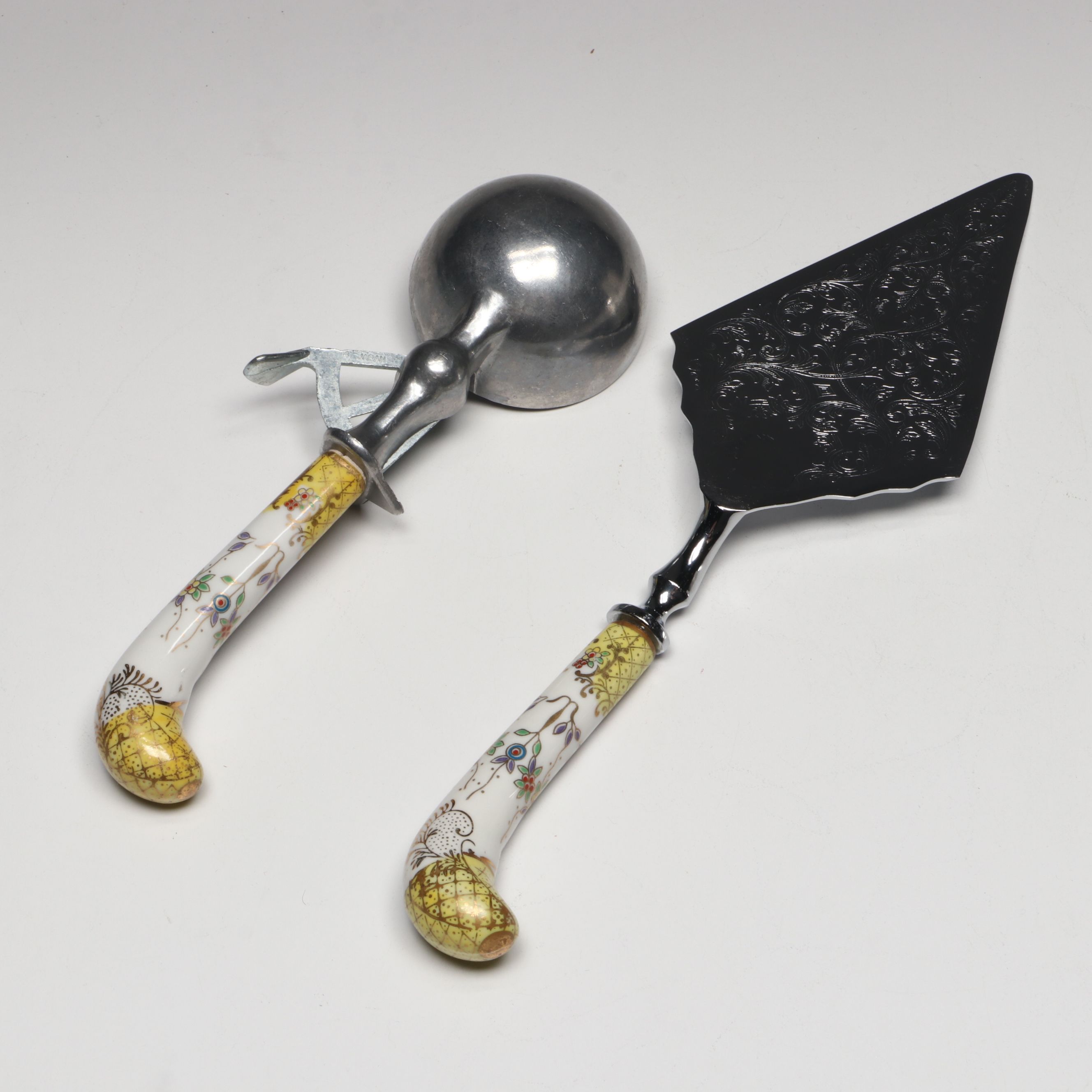 Porcelain Handle Pie Server and Ice Cream Scoop with Other Colorful Embroidery