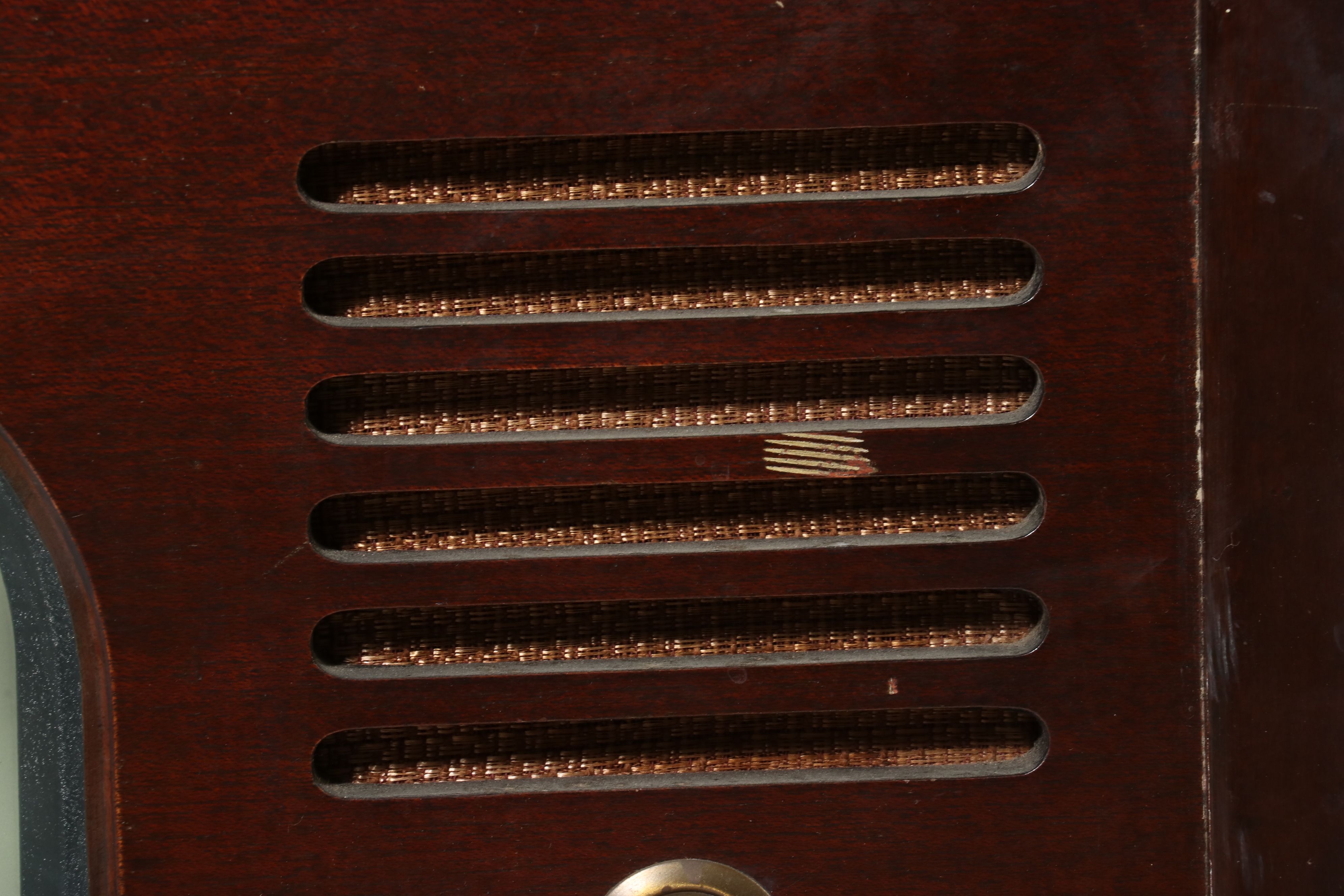 DuMont Teleset RA-105 "Roundie" Table TV with Phono/FM, Circa 1949