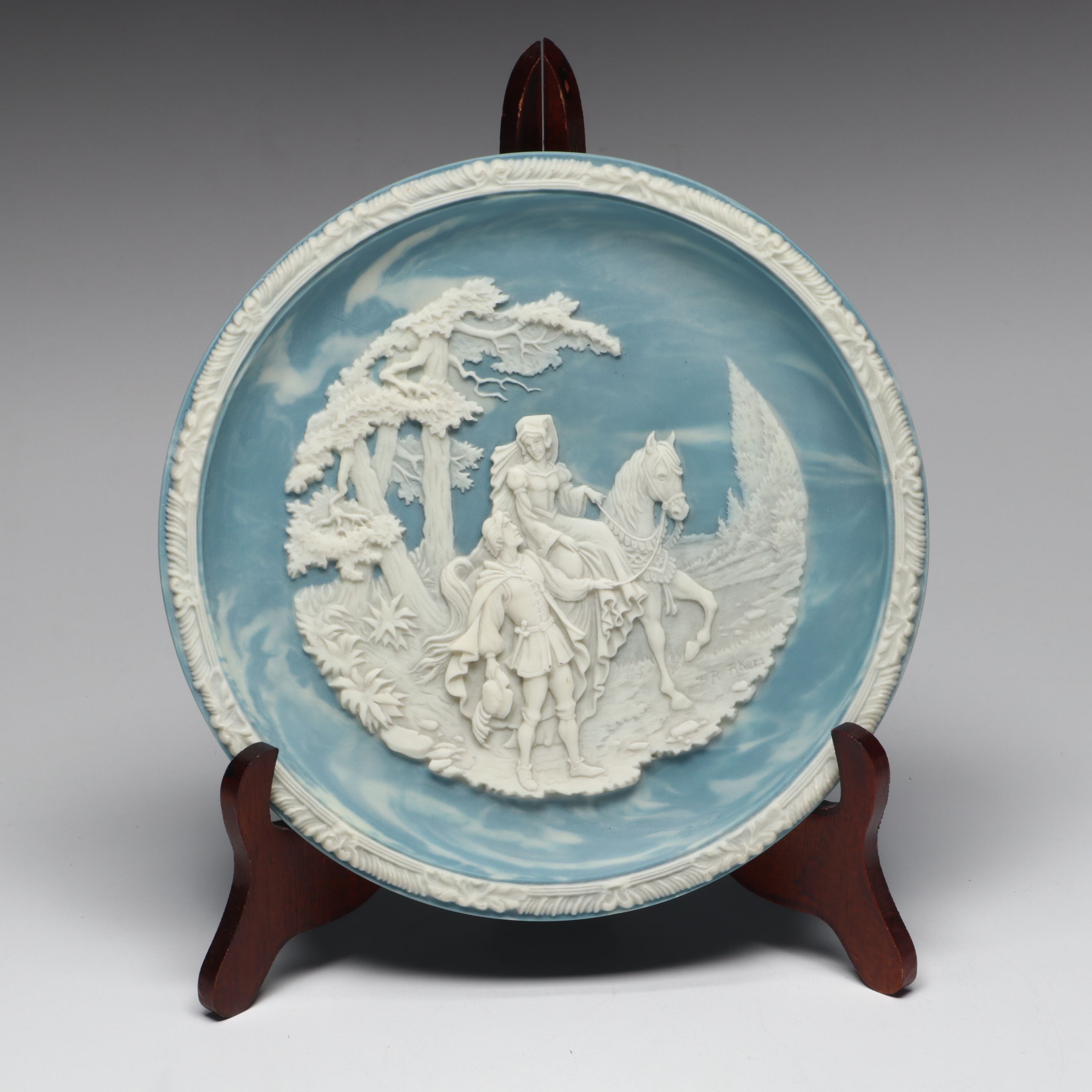 Incolay Studios Cameo Plate with Studio Dante di Volteradici Relief Wall Plate