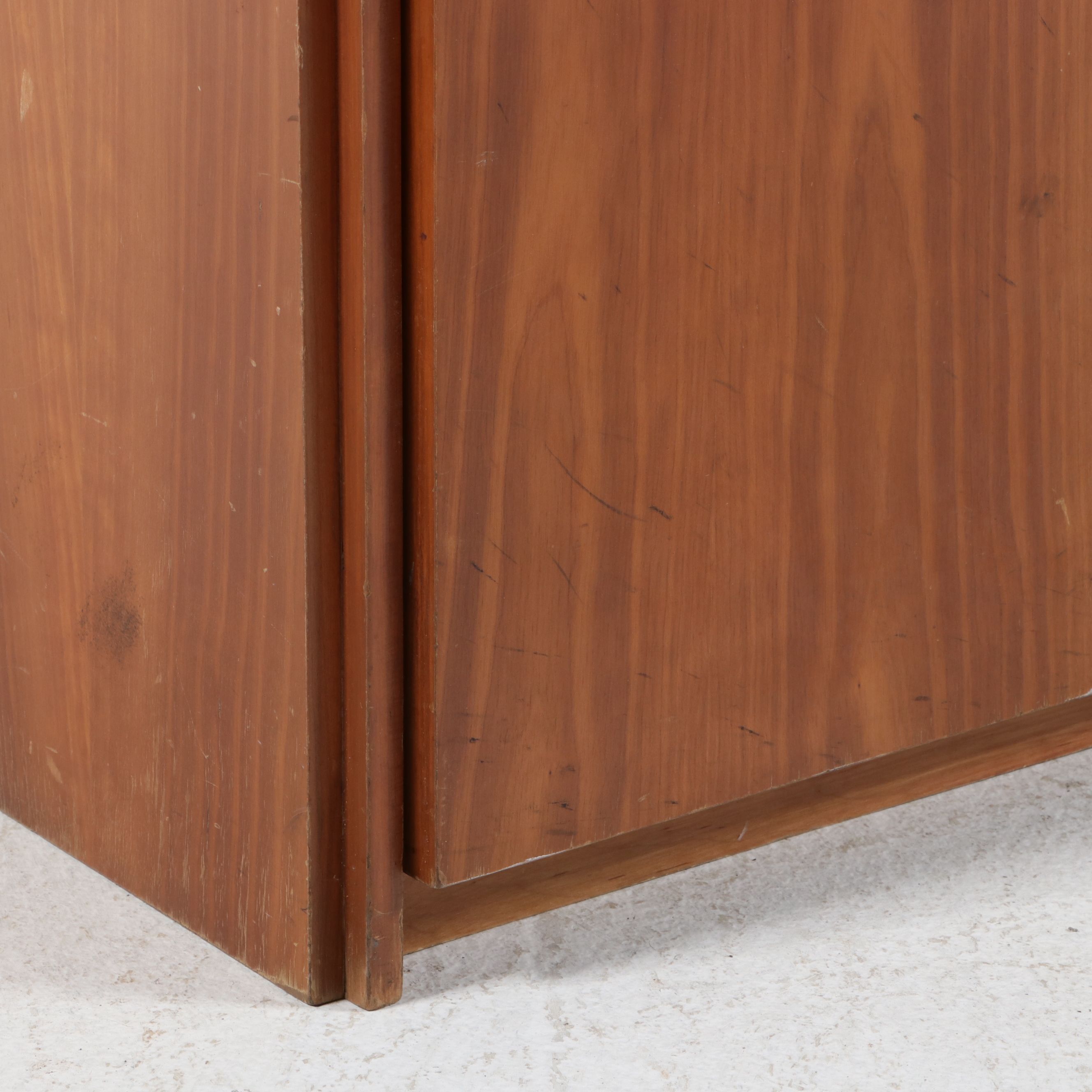 Mid Century Modern Walnut Veneer Executive Desk, Mid-20th Century