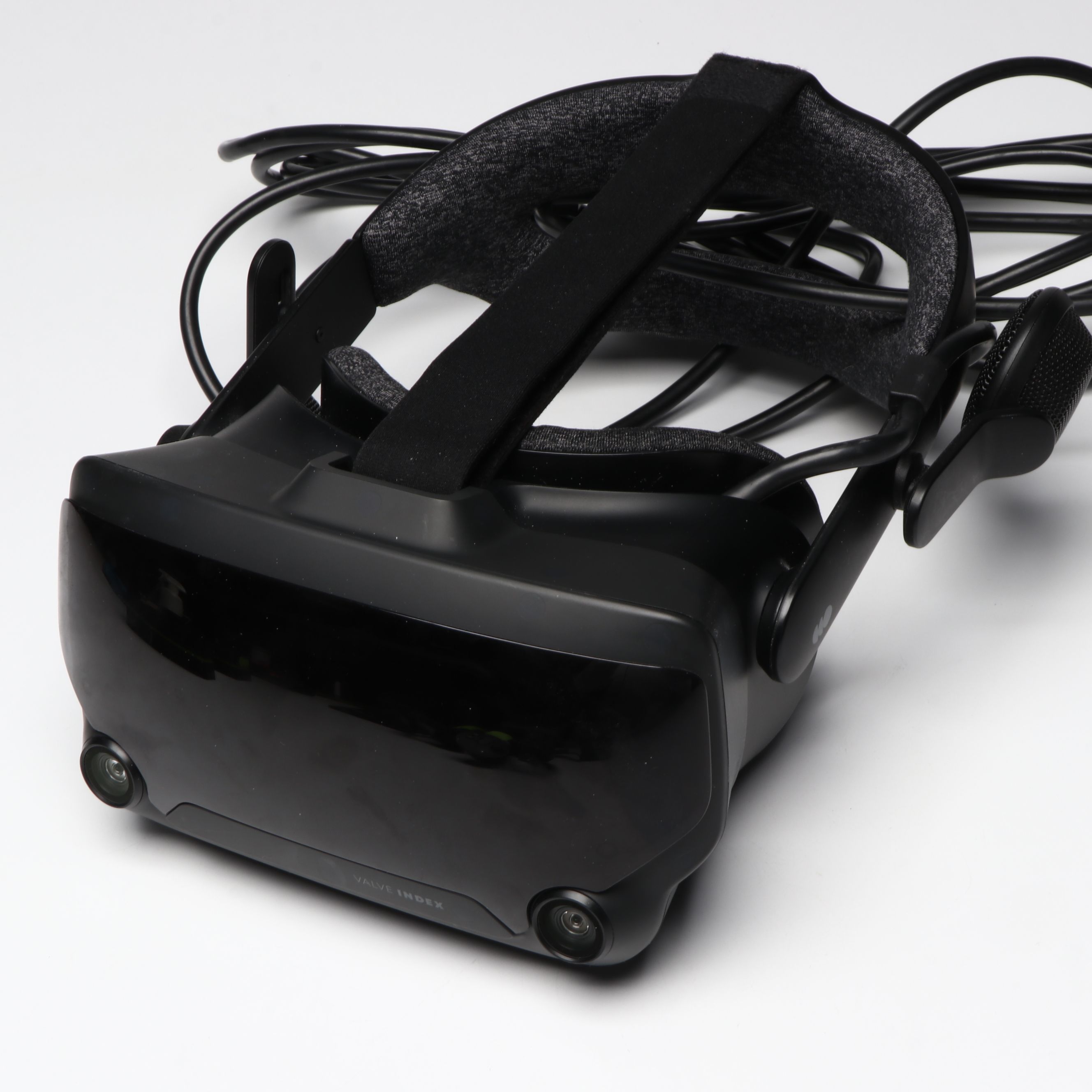 Valve Index Virtual Reality Kit Including Headset, Controllers and Base Stations