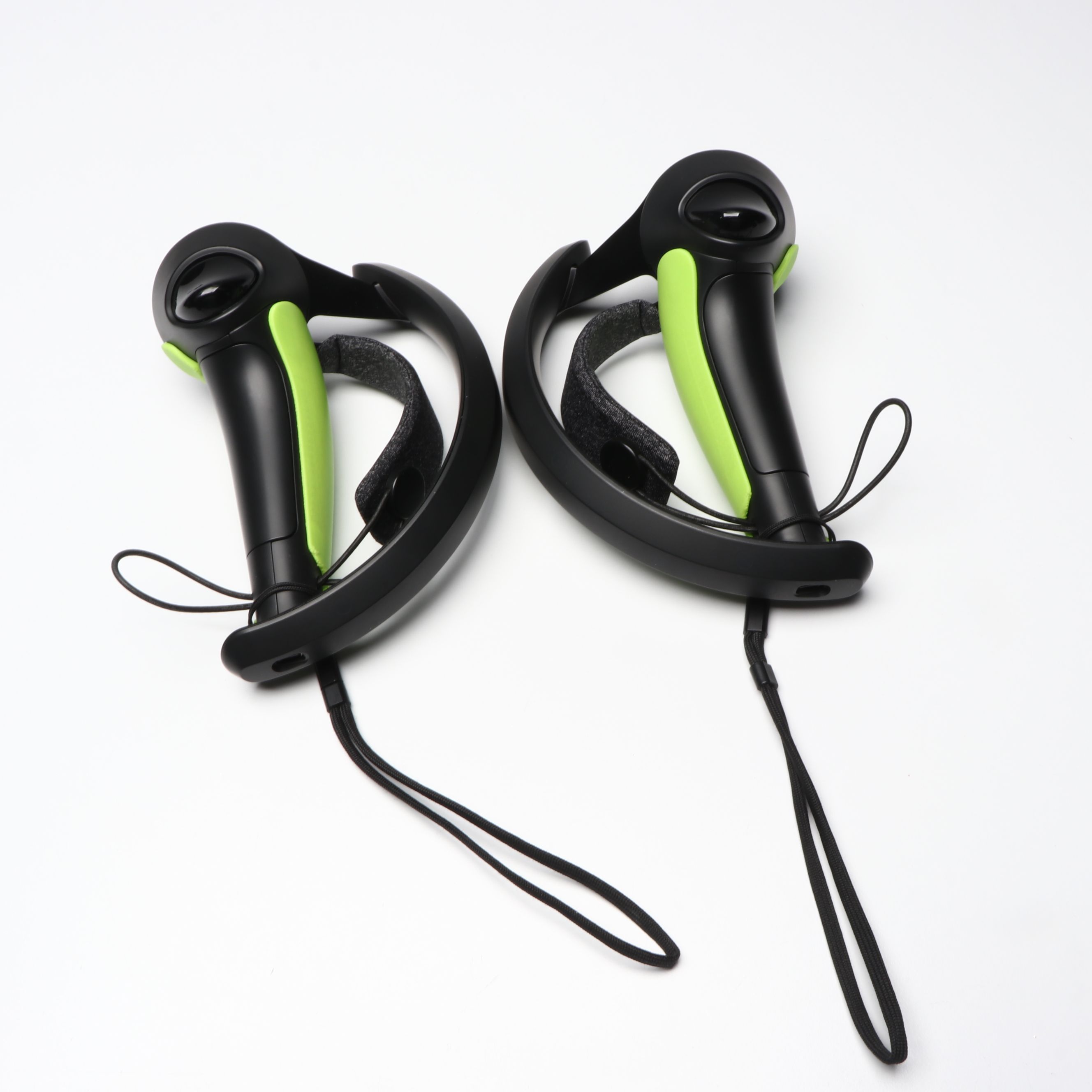 Valve Index Virtual Reality Kit Including Headset, Controllers and Base Stations