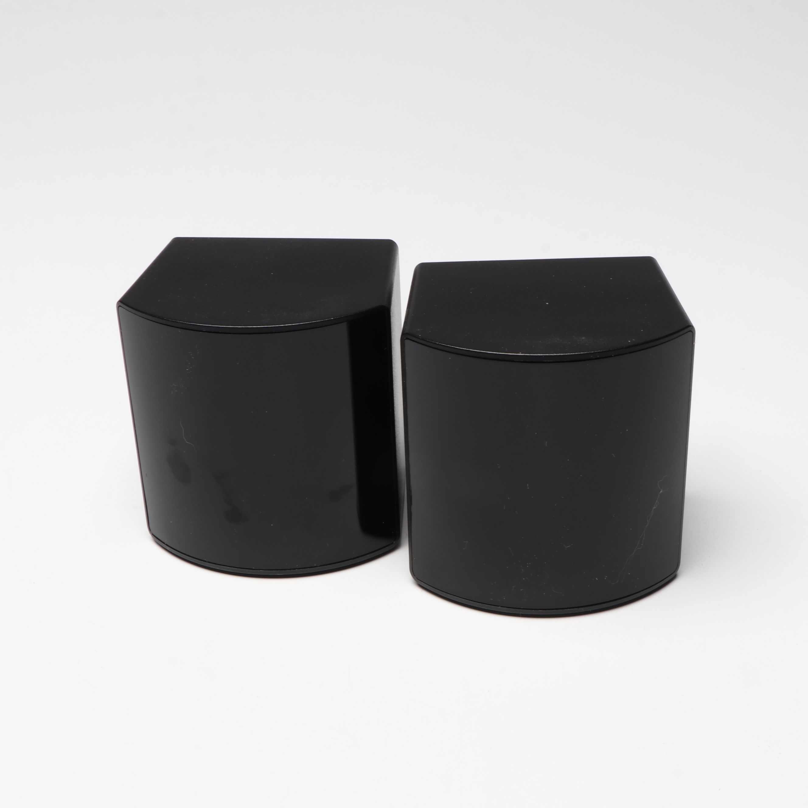 Valve Index Virtual Reality Kit Including Headset, Controllers and Base Stations