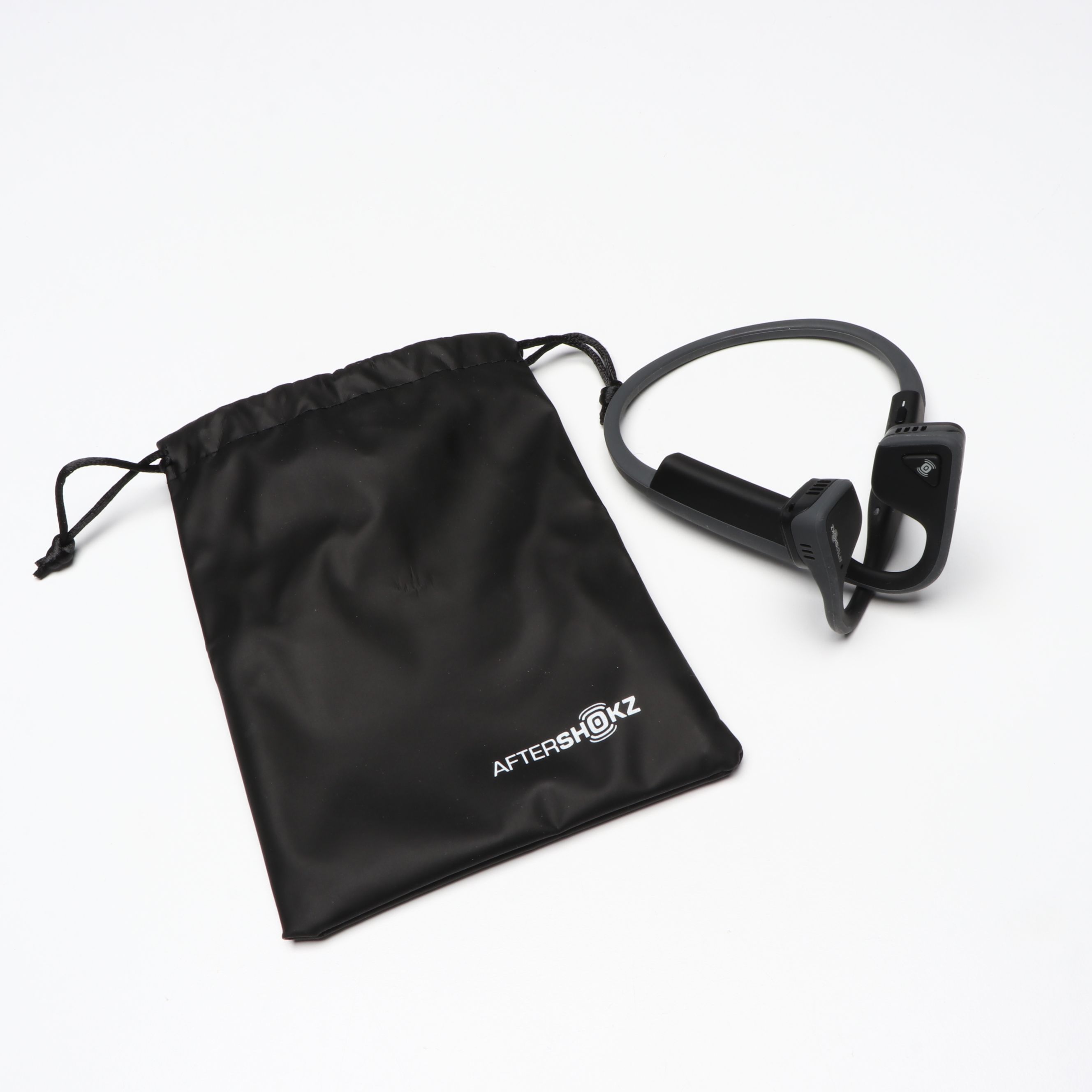 Valve Index Virtual Reality Kit Including Headset, Controllers and Base Stations