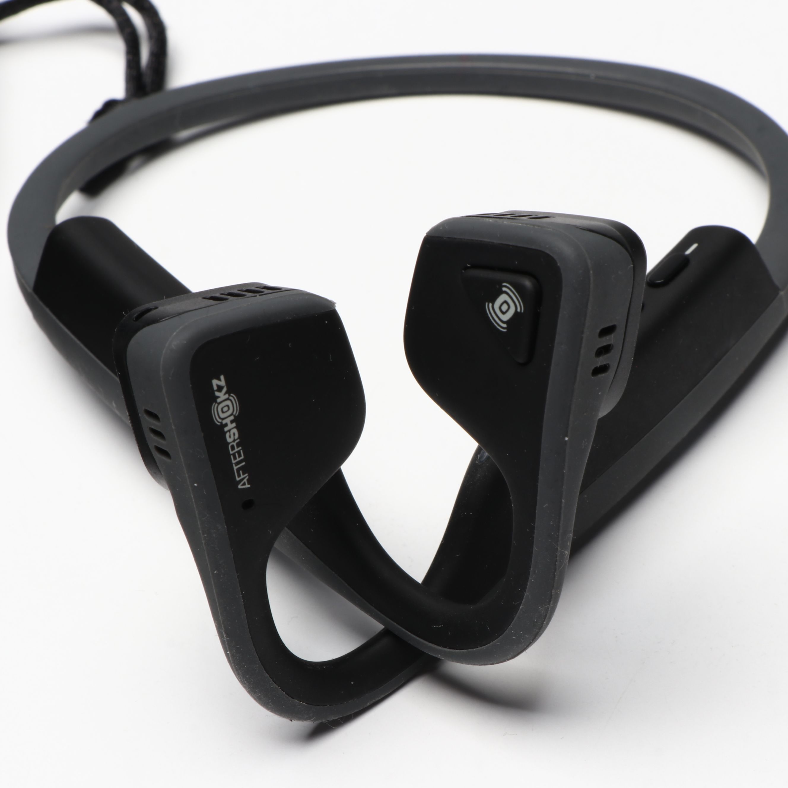 Valve Index Virtual Reality Kit Including Headset, Controllers and Base Stations