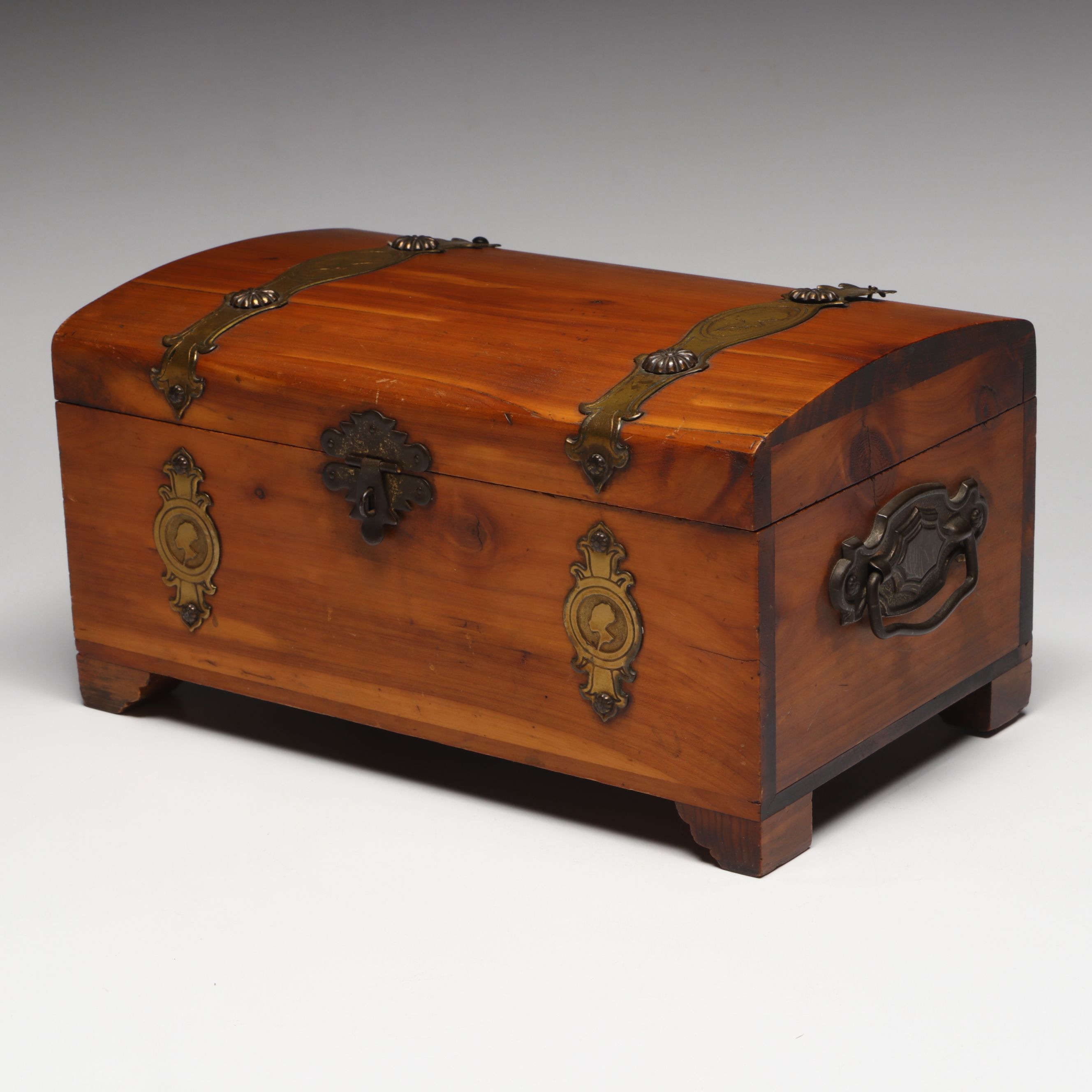 Peterson Brothers Footed Cedar Box, Cauldron Match Holder and More Décor
