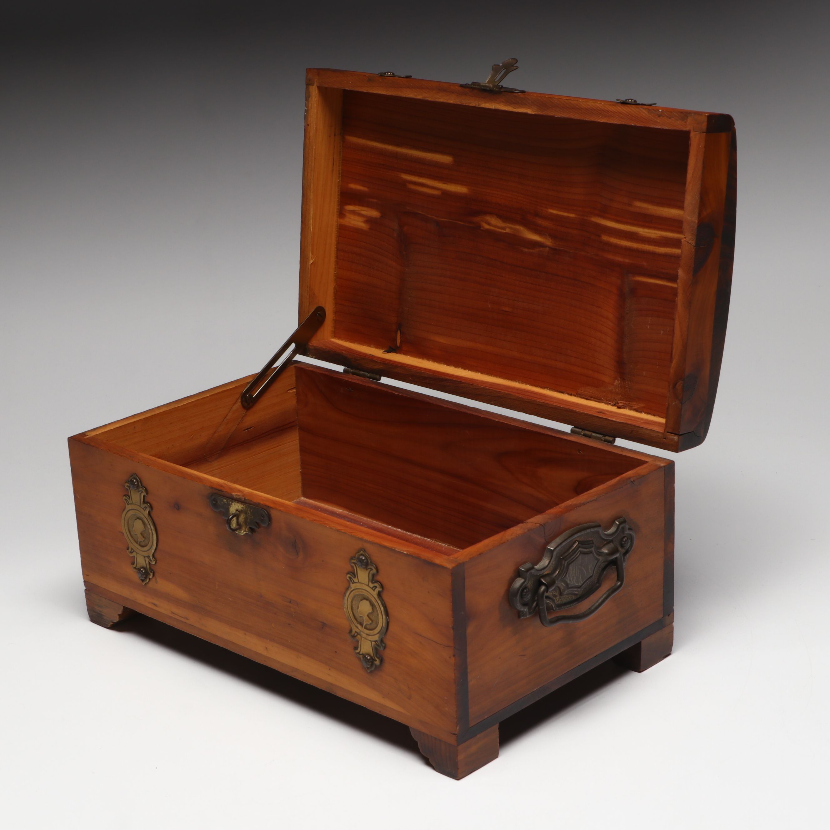 Peterson Brothers Footed Cedar Box, Cauldron Match Holder and More Décor