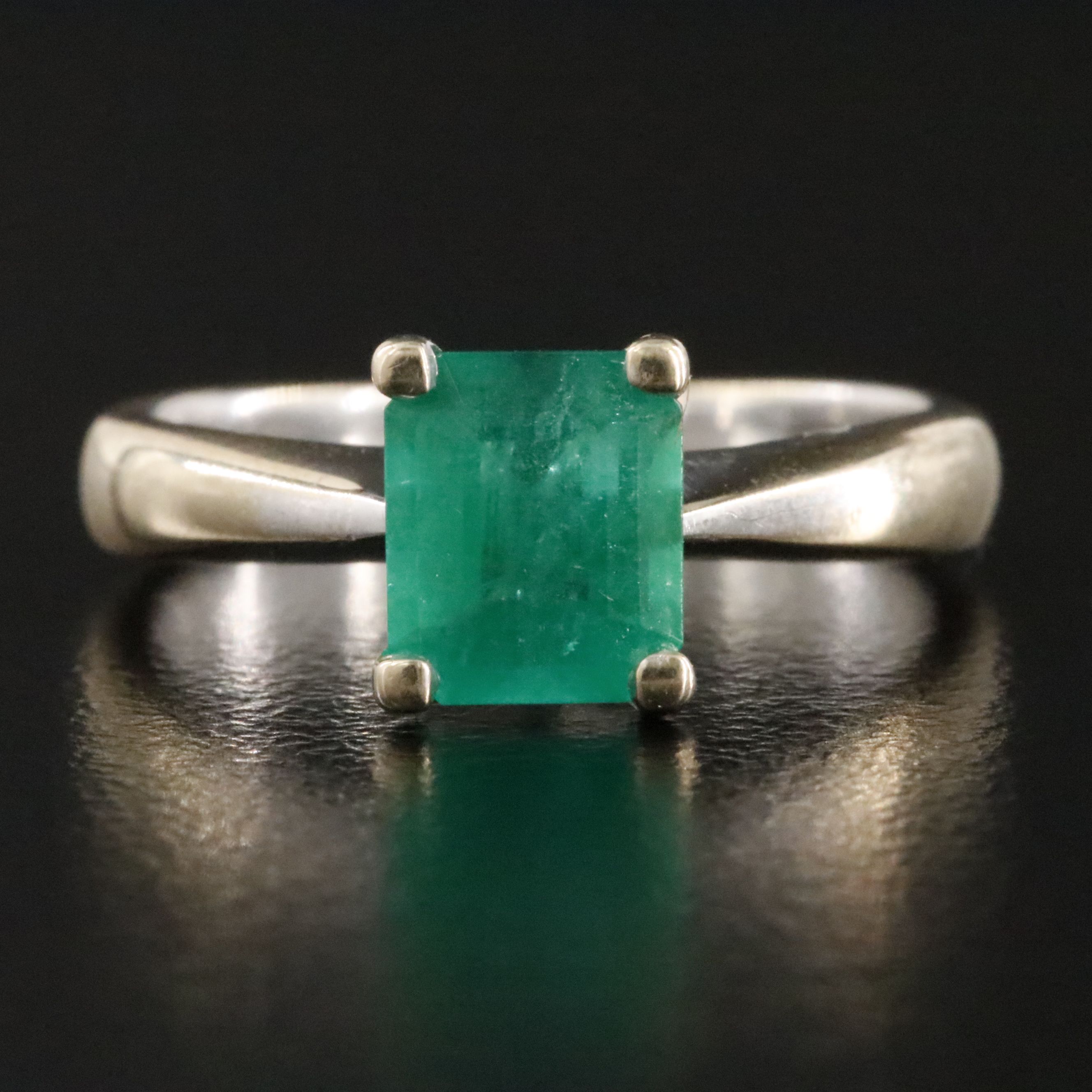 18K 1.08 CT Emerald Ring