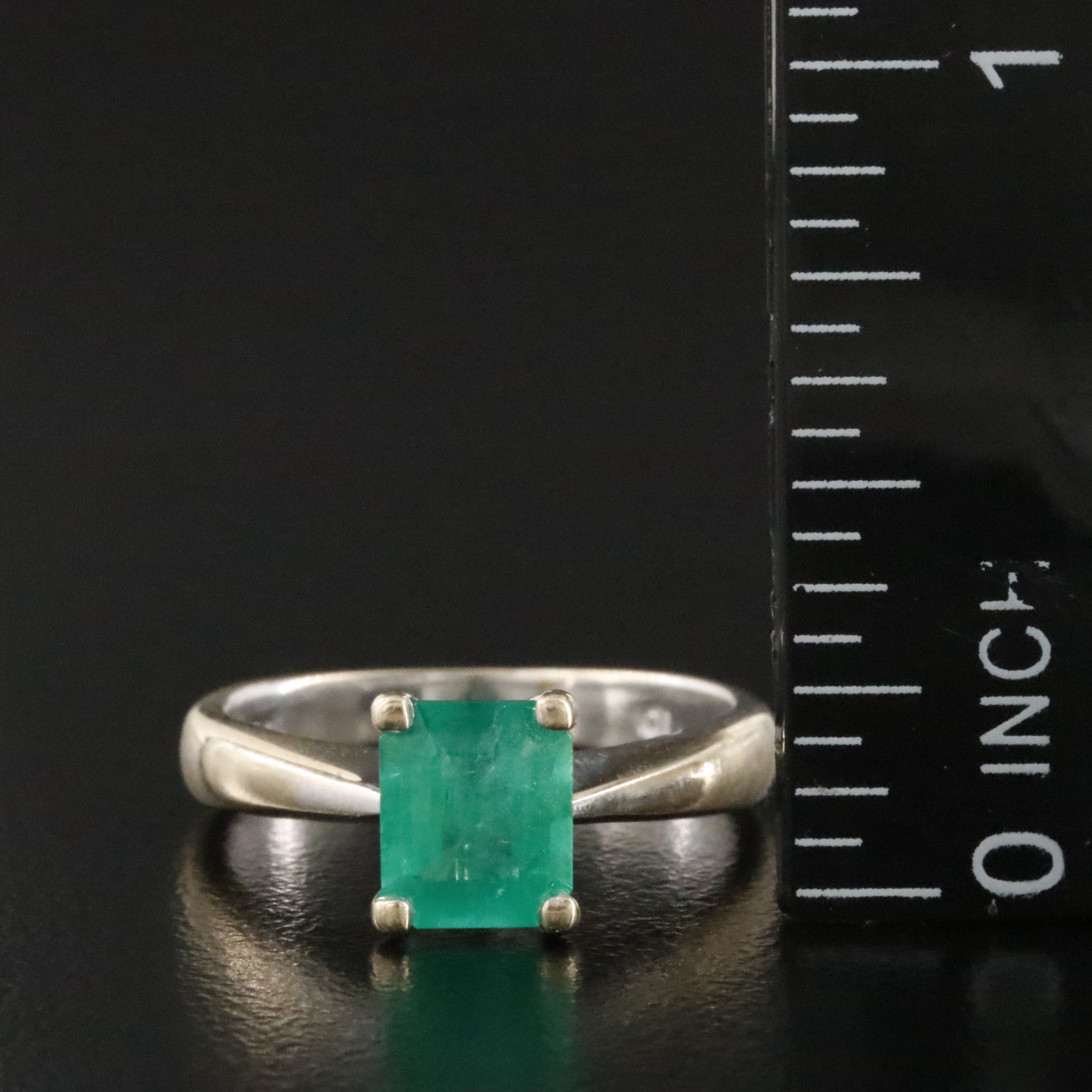 18K 1.08 CT Emerald Ring