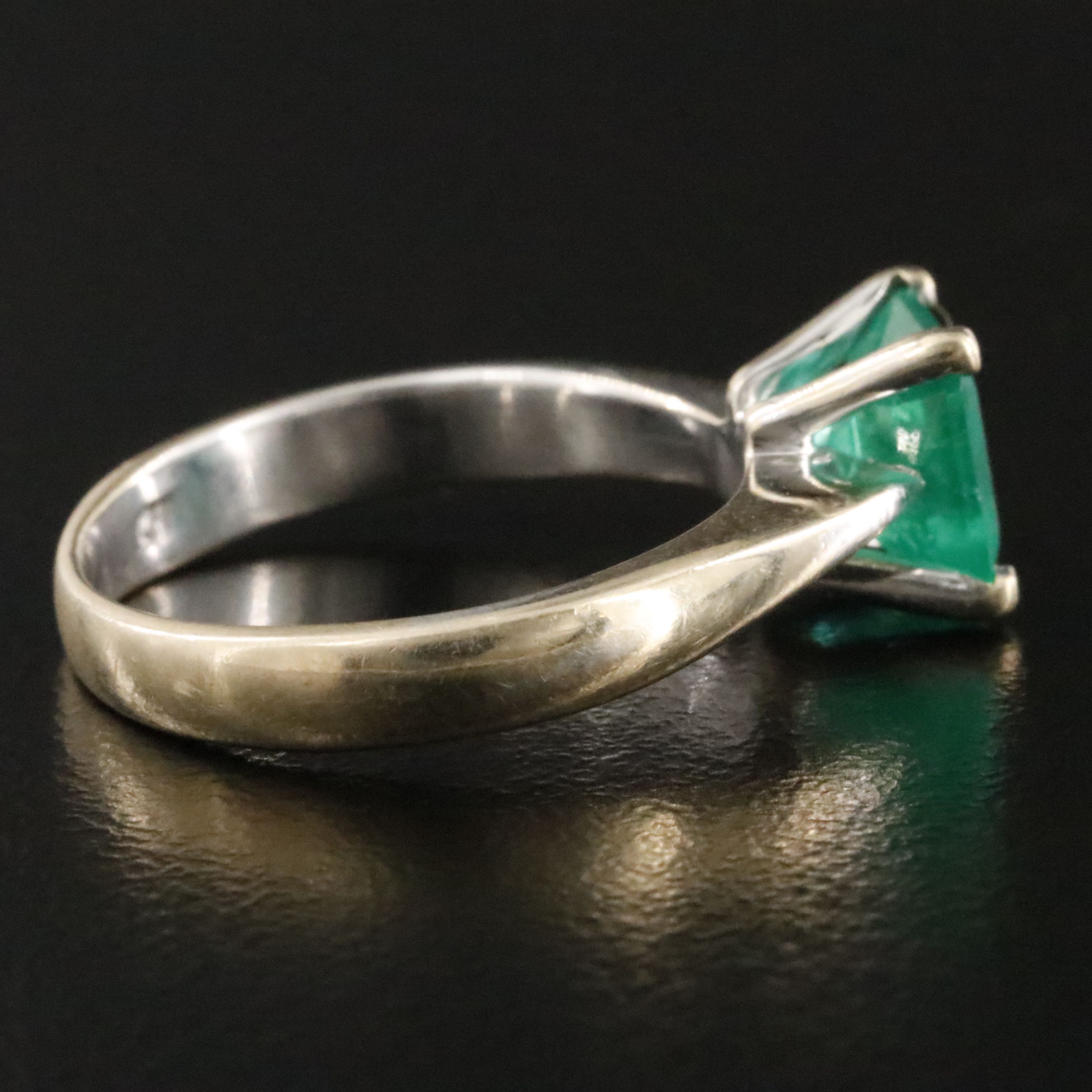 18K 1.08 CT Emerald Ring