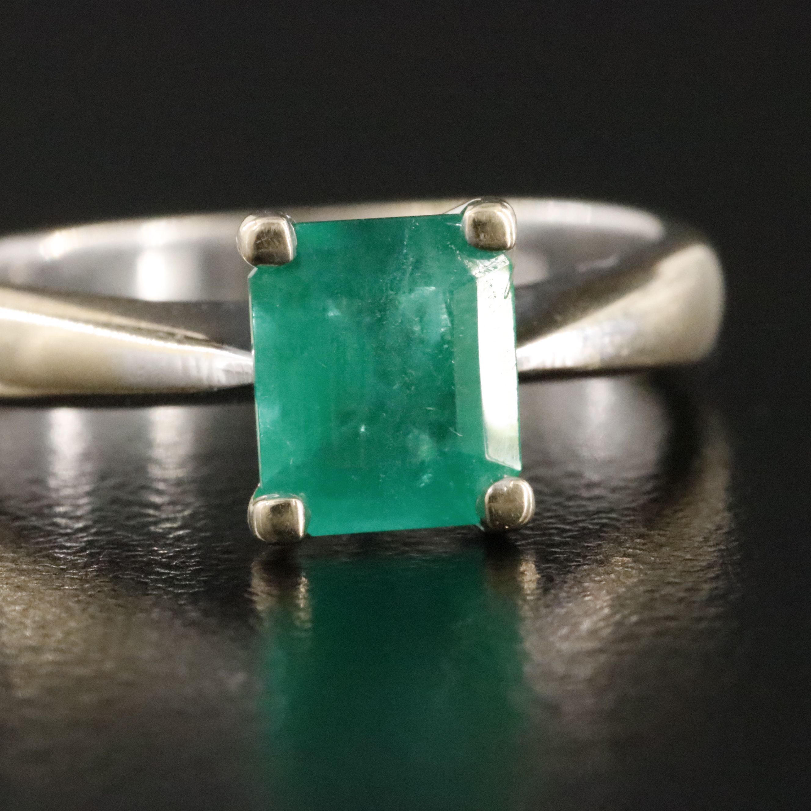 18K 1.08 CT Emerald Ring