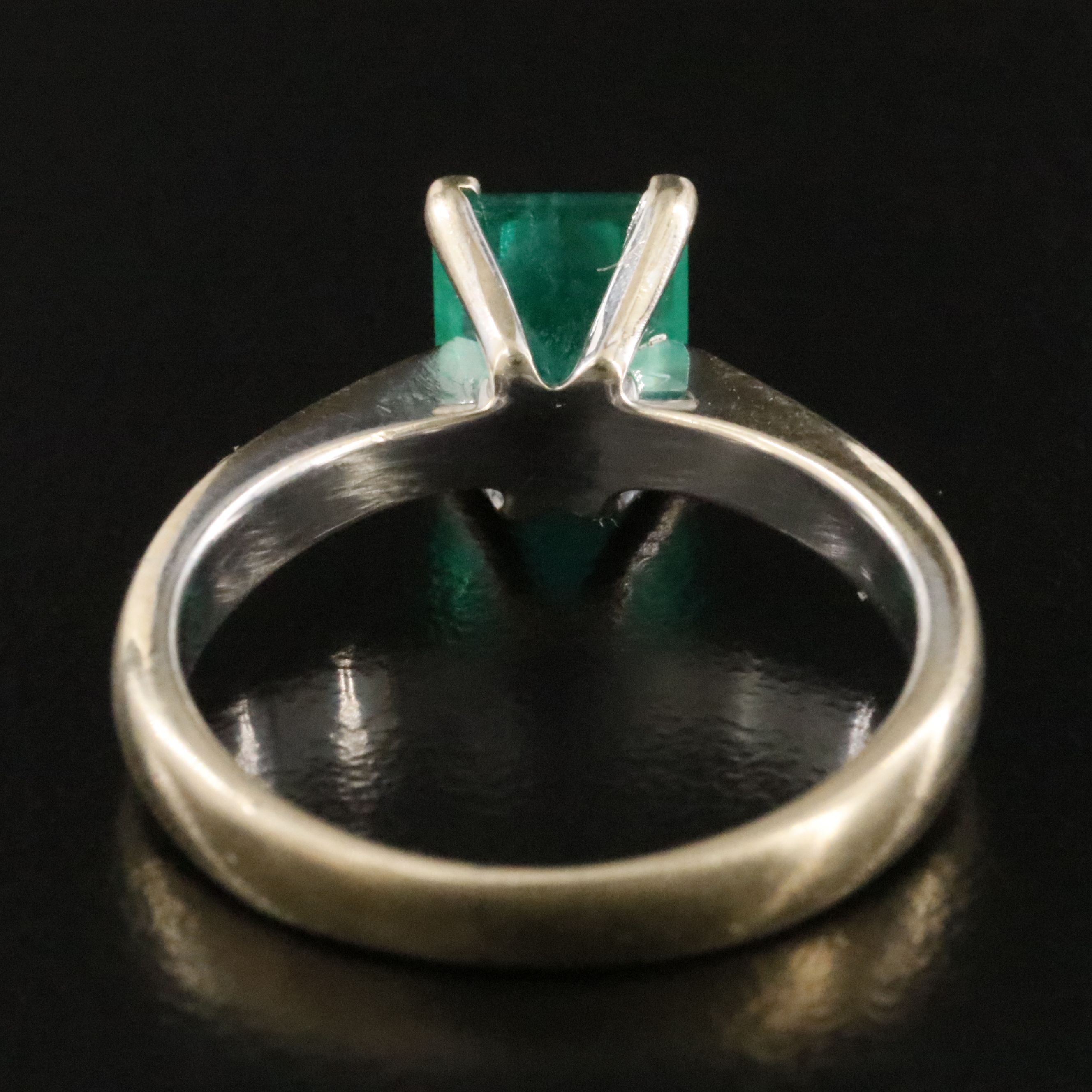 18K 1.08 CT Emerald Ring