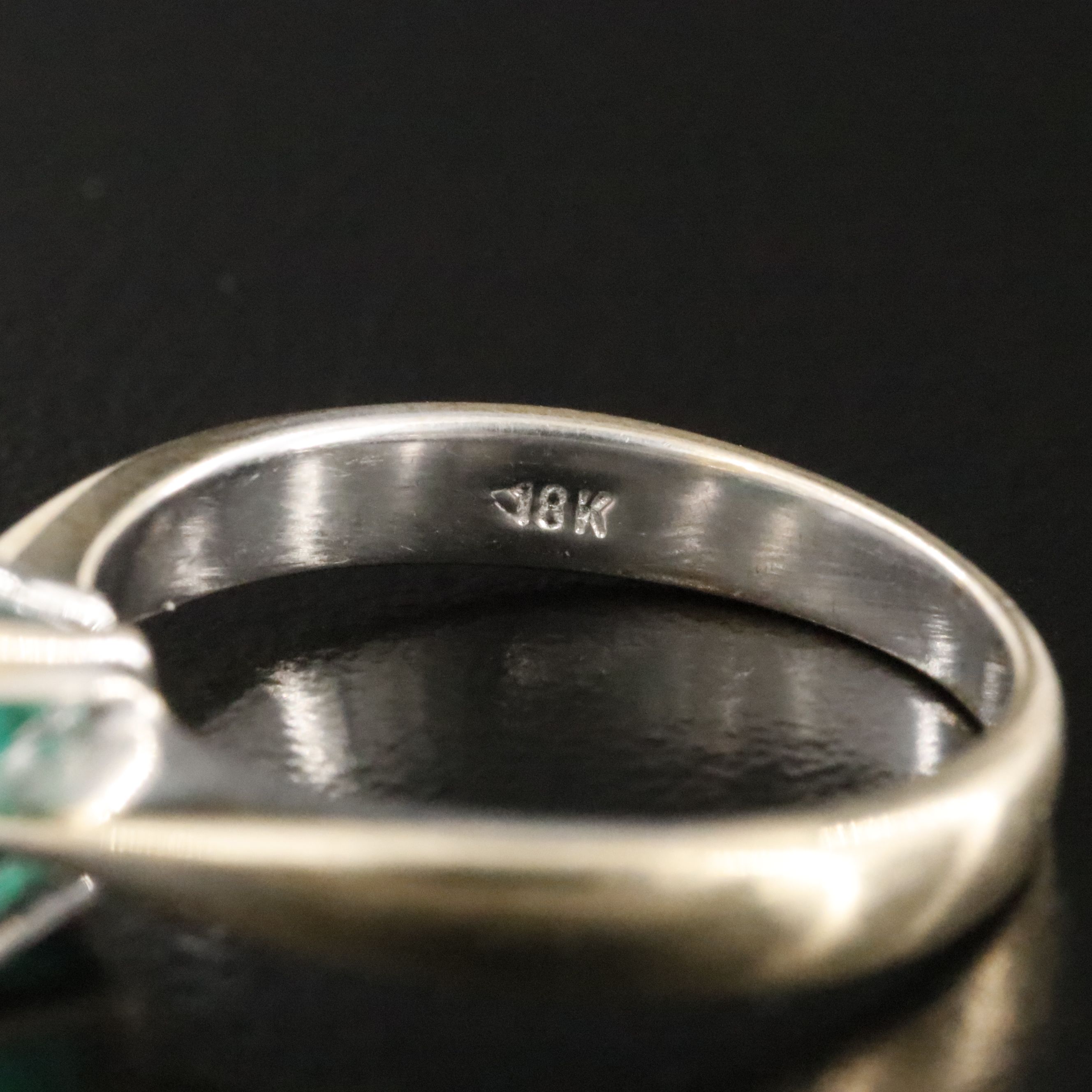 18K 1.08 CT Emerald Ring