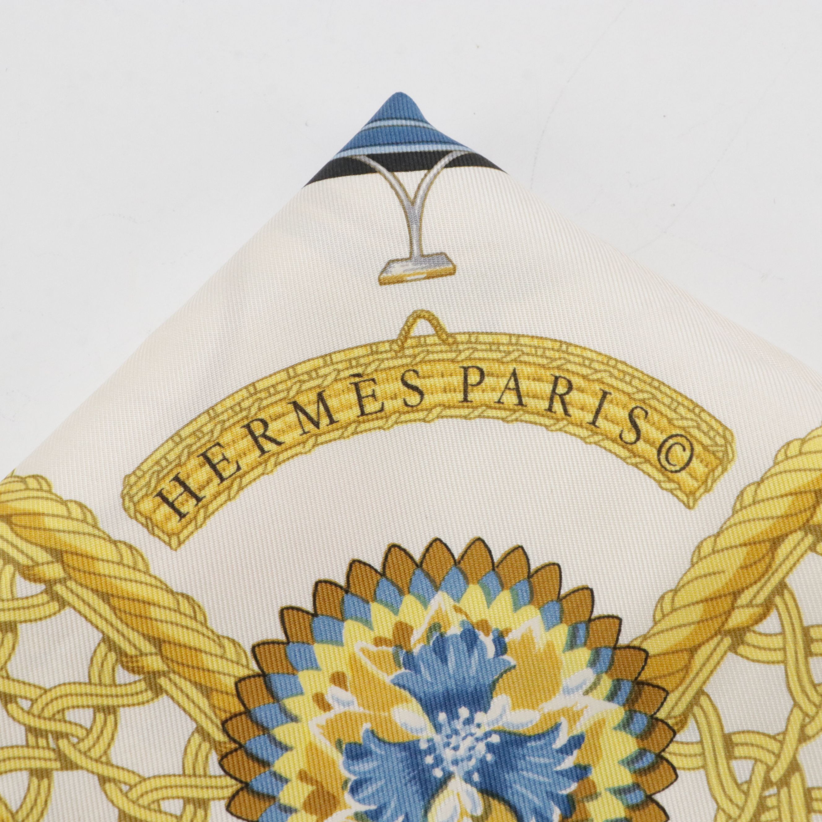 Hermès Early Issue "Voitures Paniers" Scarf 90 in Silk Twill with Box