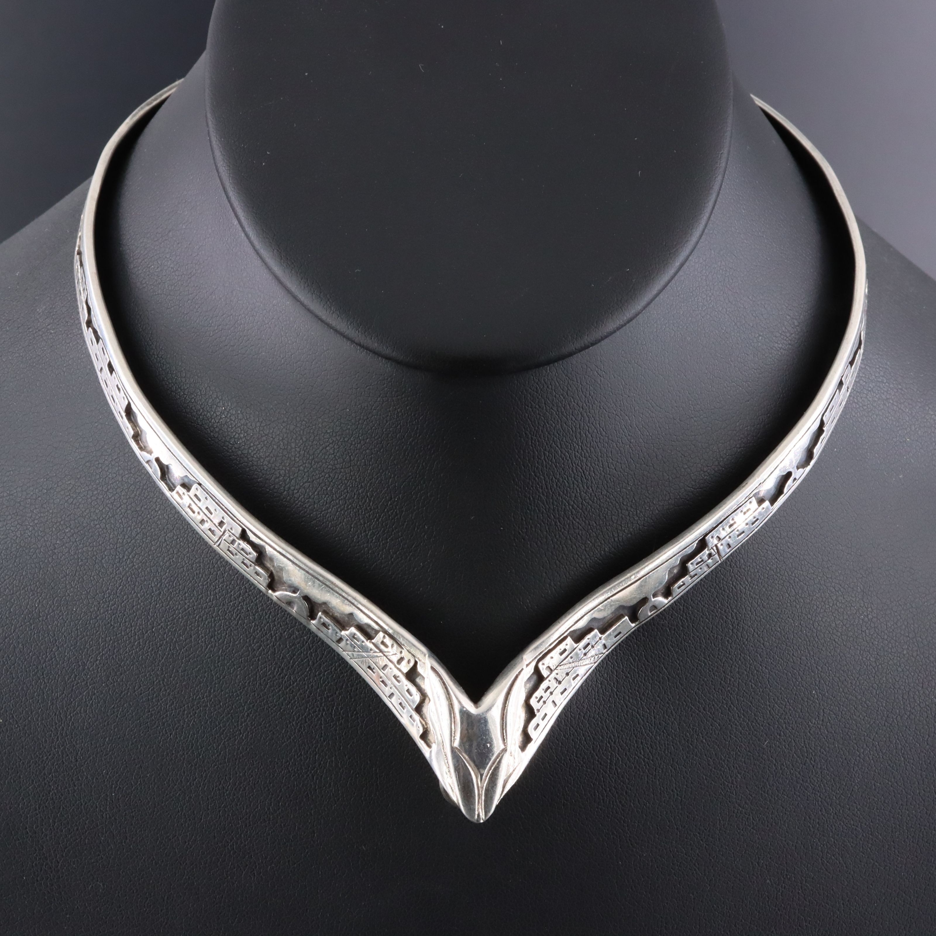 Tom Willeto Navajo Diné Sterling Storyteller Child's Necklace