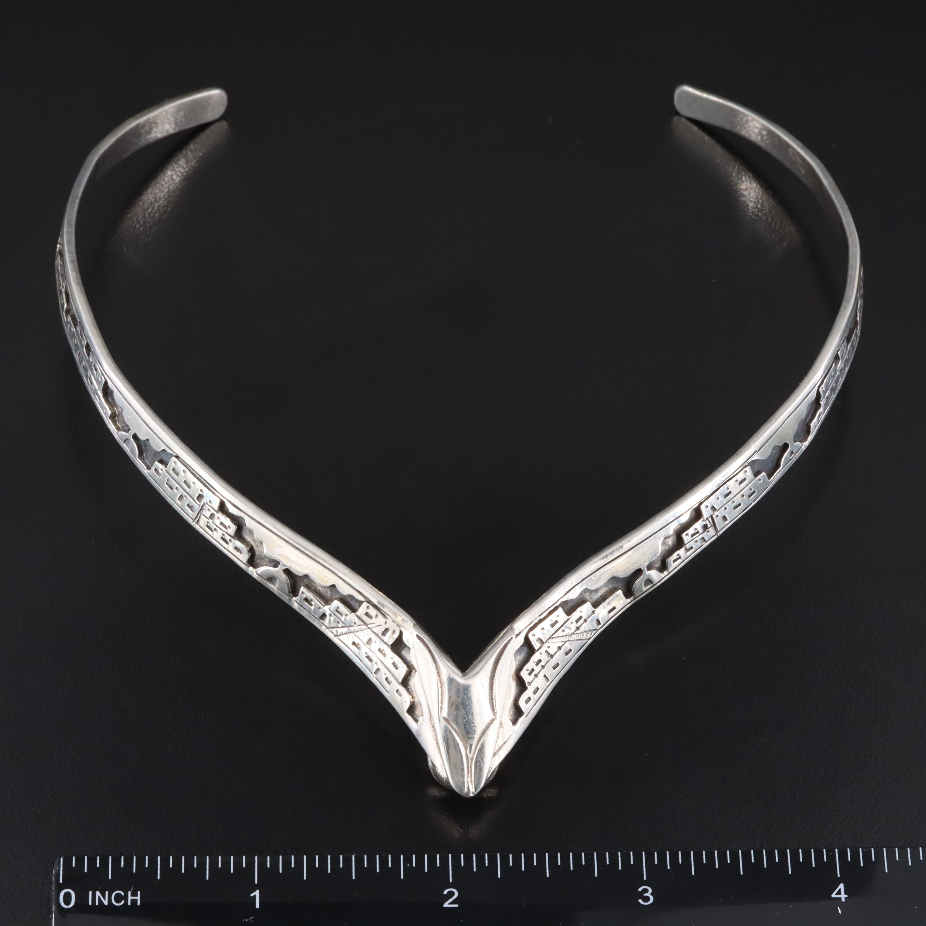 Tom Willeto Navajo Diné Sterling Storyteller Child's Necklace