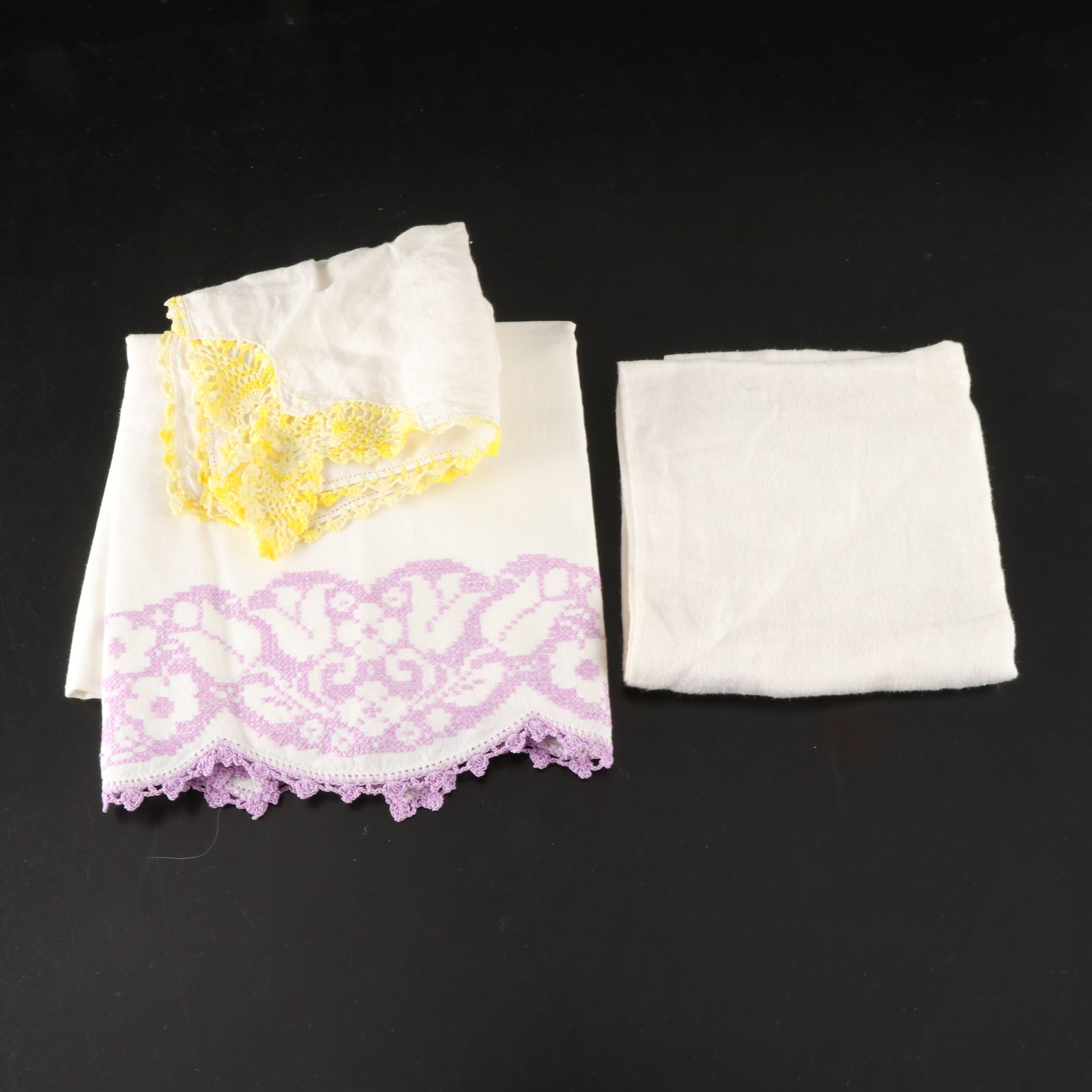 Embroidered Star-Shaped Doilies, Daisy Table Runner, and More Table Linens