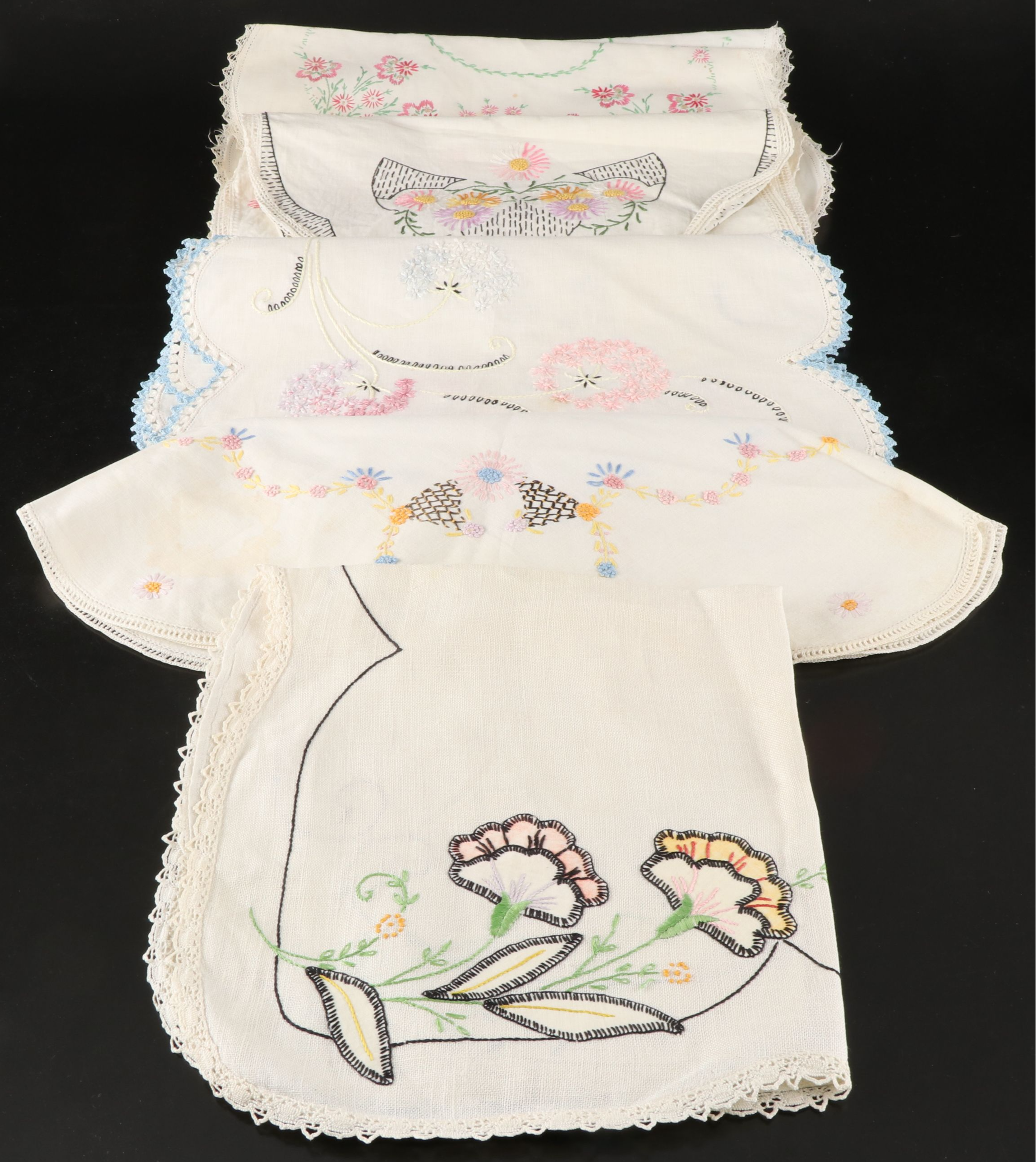 Embroidered Star-Shaped Doilies, Daisy Table Runner, and More Table Linens