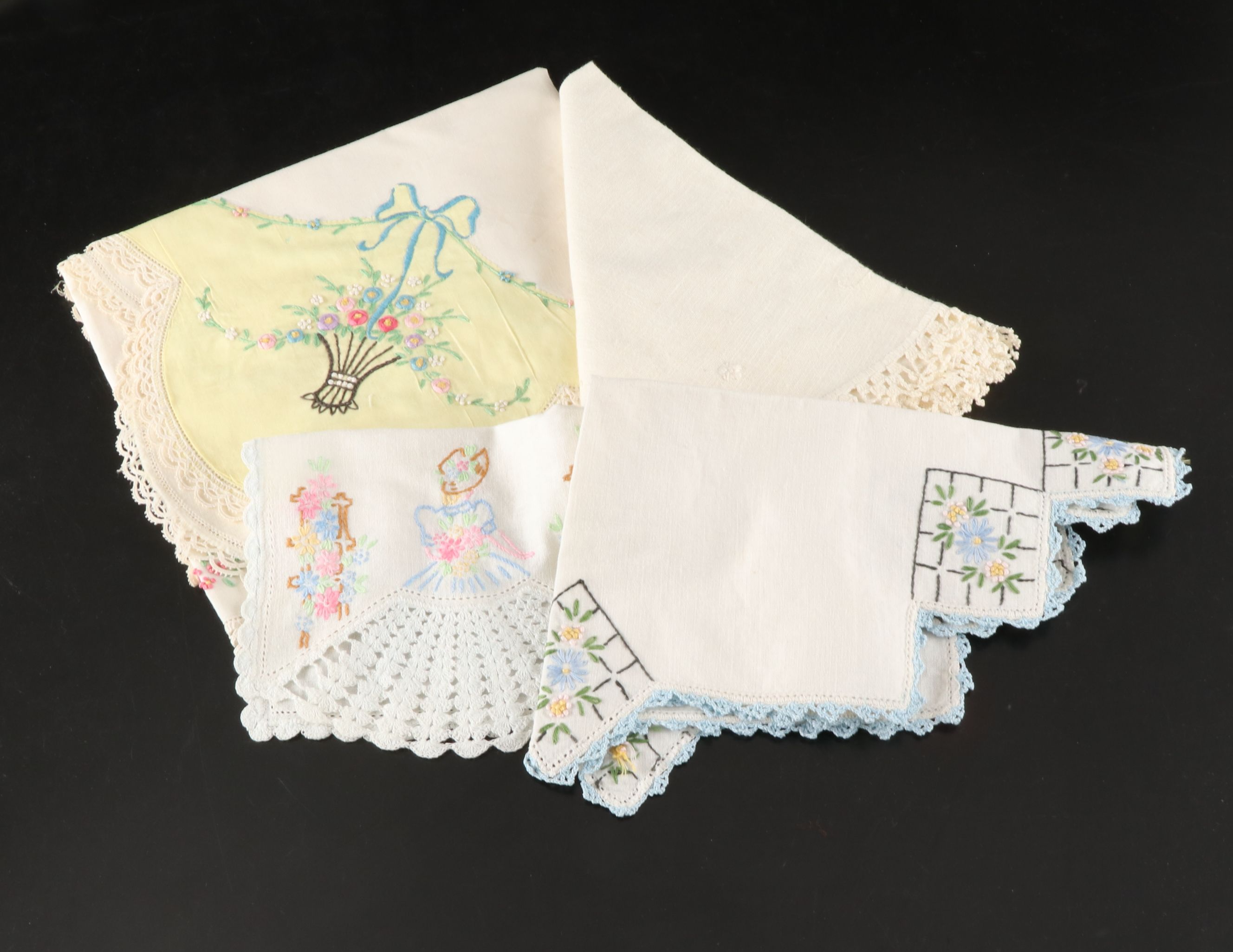 Embroidered Star-Shaped Doilies, Daisy Table Runner, and More Table Linens