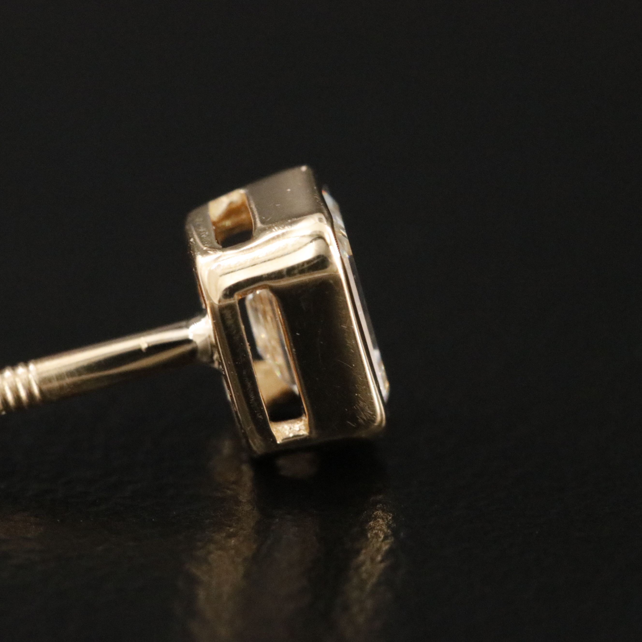 18K 1.03 CTW Diamond Stud Earrings with GIA Reports