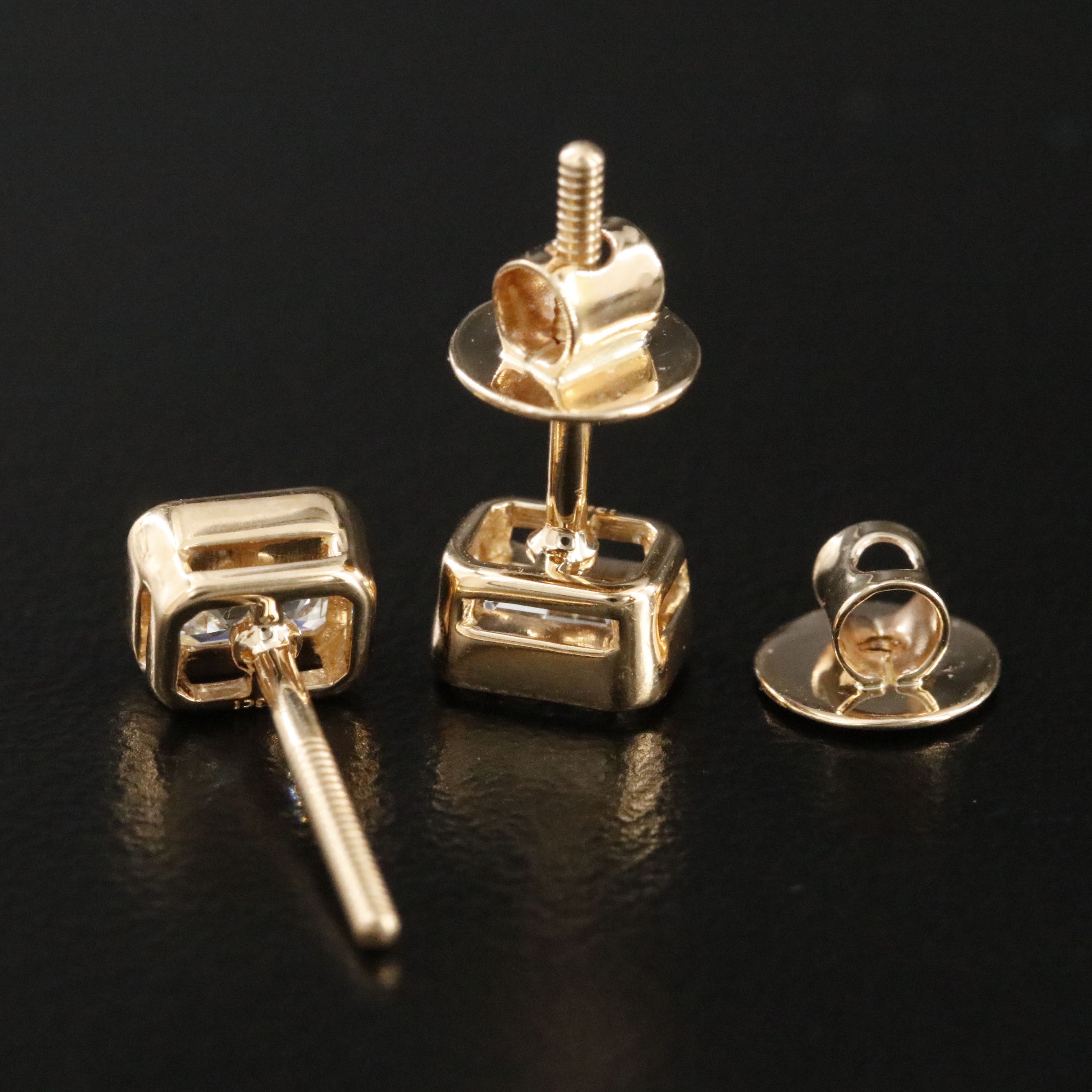 18K 1.03 CTW Diamond Stud Earrings with GIA Reports