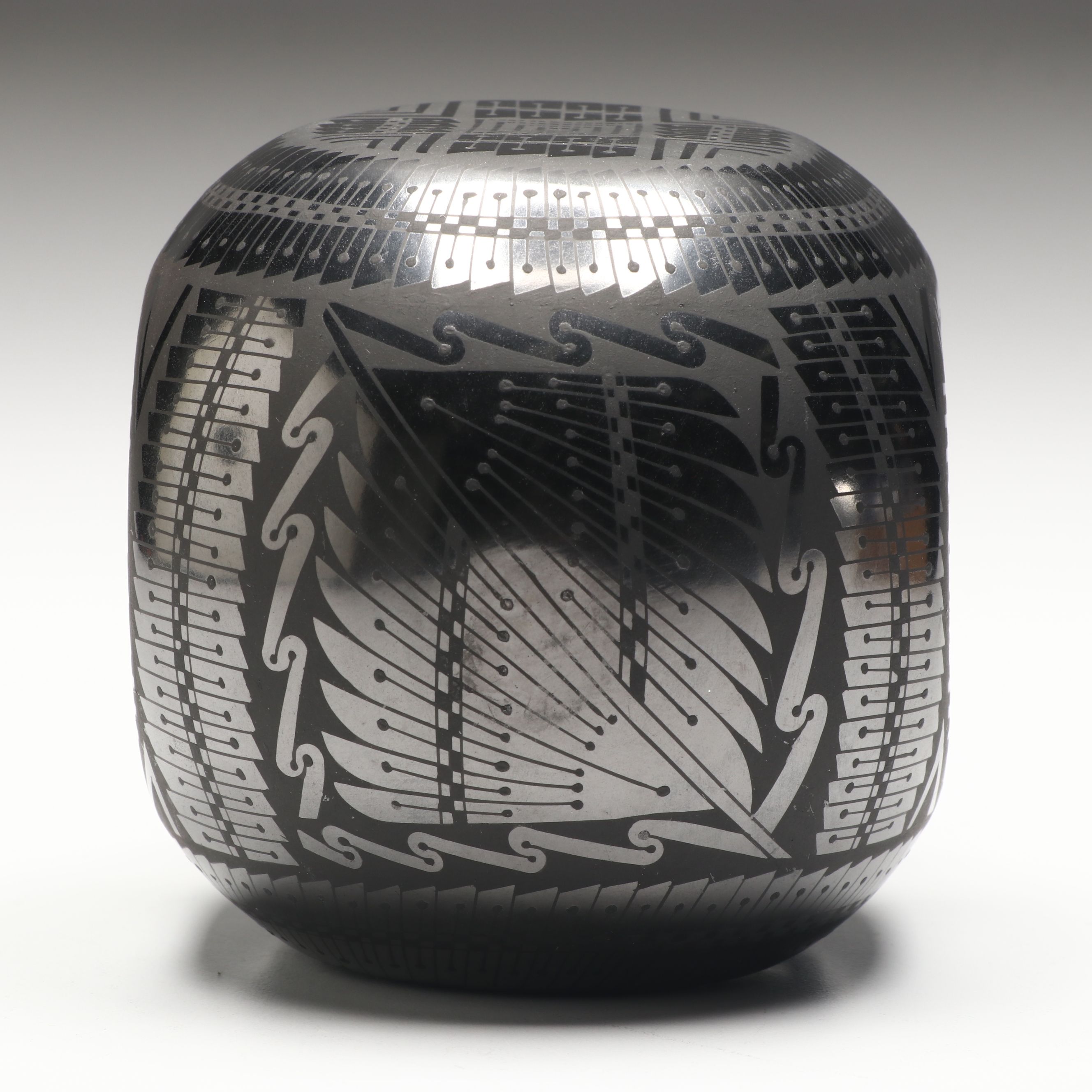 Eli Ortiz Mata Ortiz Pottery Black on Black Pottery Vase