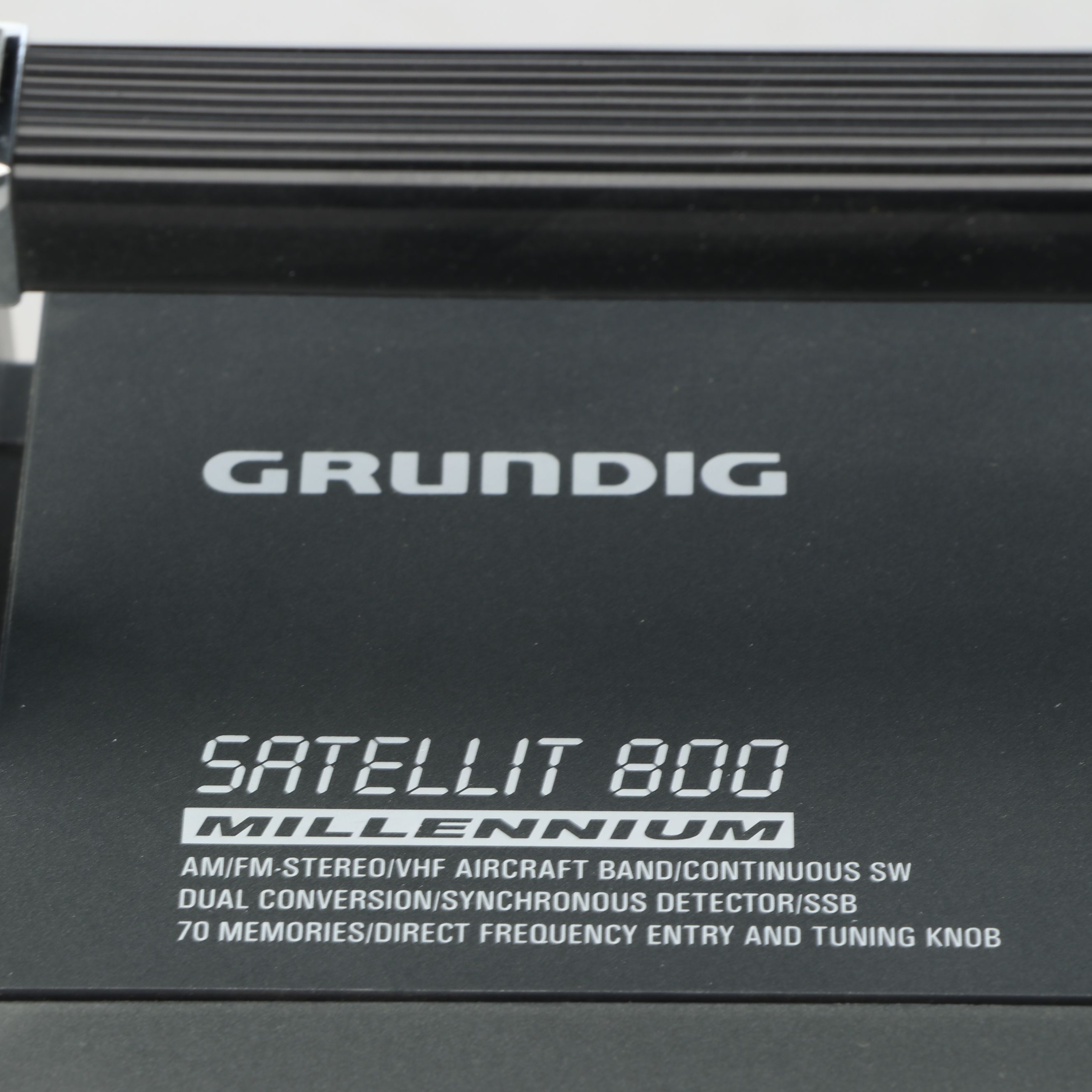 Grundig Satellit 800 Millennium Radio