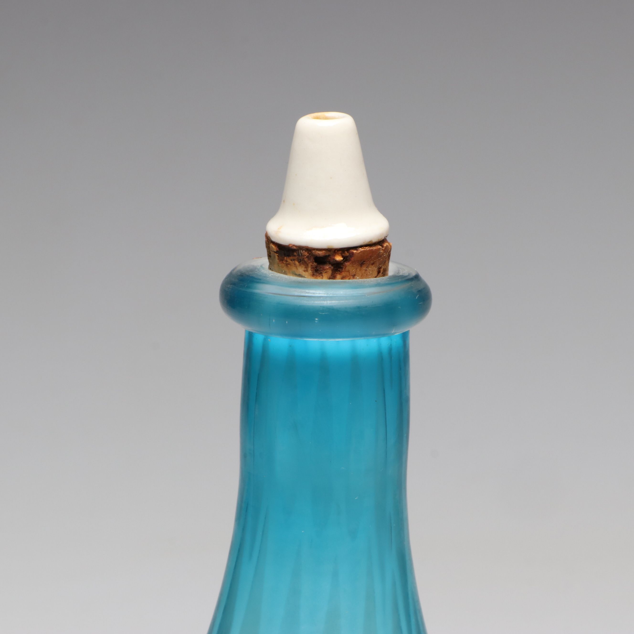 Satin Glass Diamond Quilted Pattern Oil Bottle with Spatter Glass Decanter