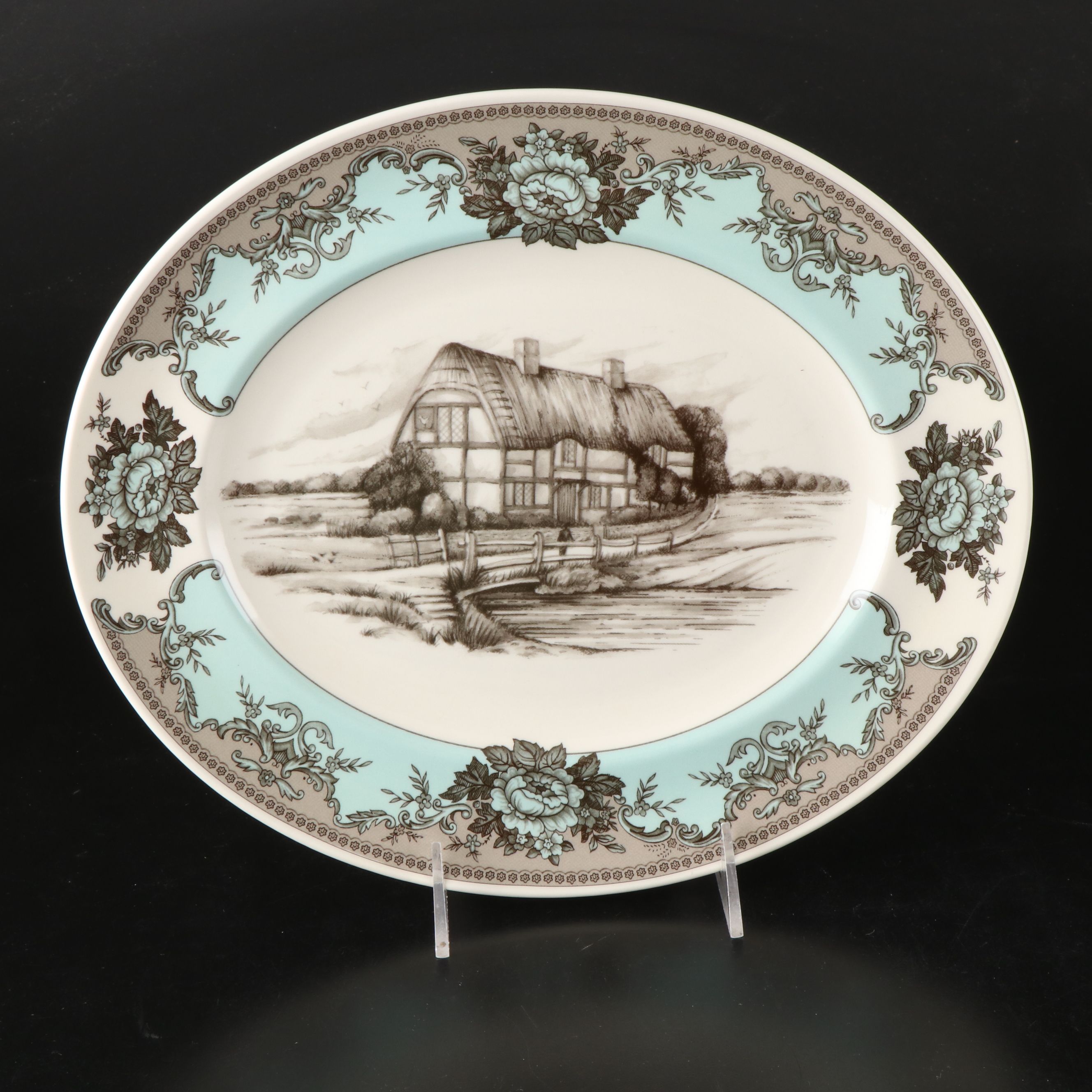 Cambridge "Portia" and Other Divided Servers with More Serveware and Accessories