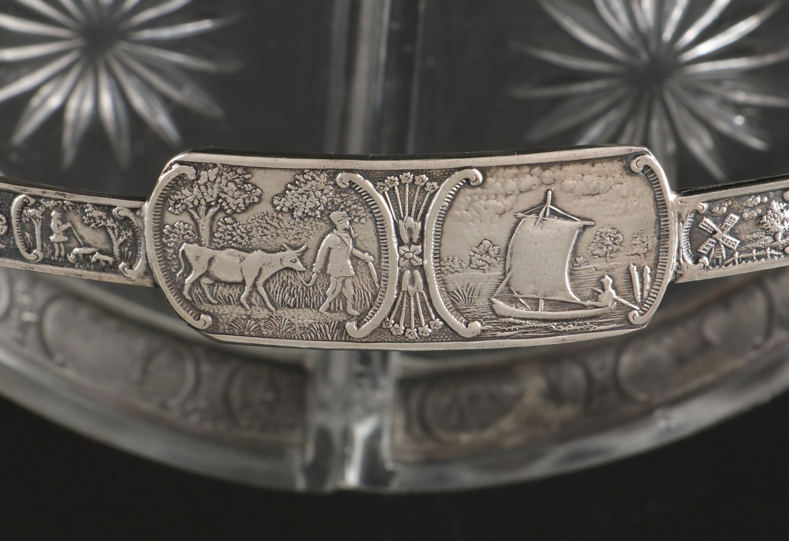 Cambridge "Portia" and Other Divided Servers with More Serveware and Accessories