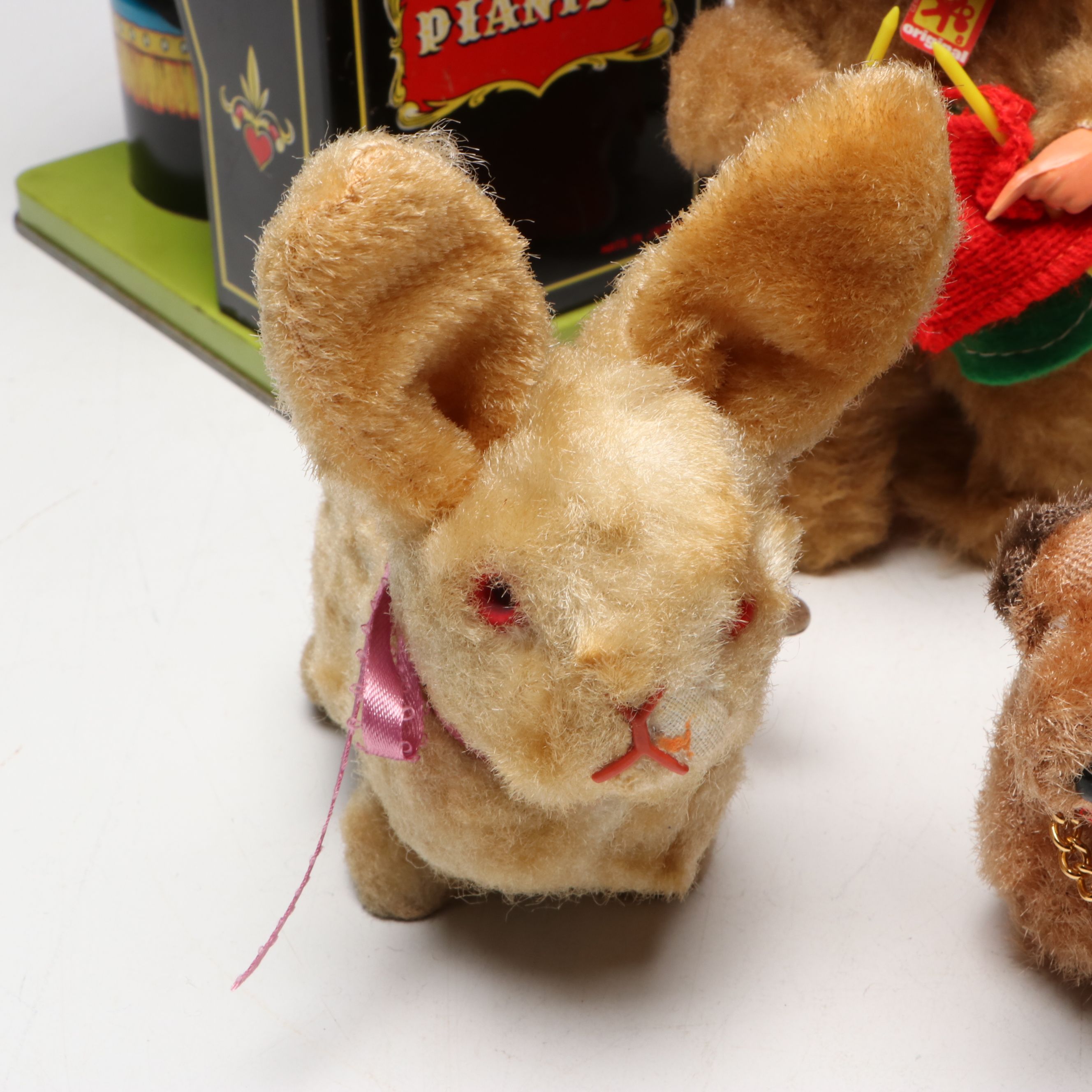 Carl Original Knitting Bear and More Wind-Up Toys