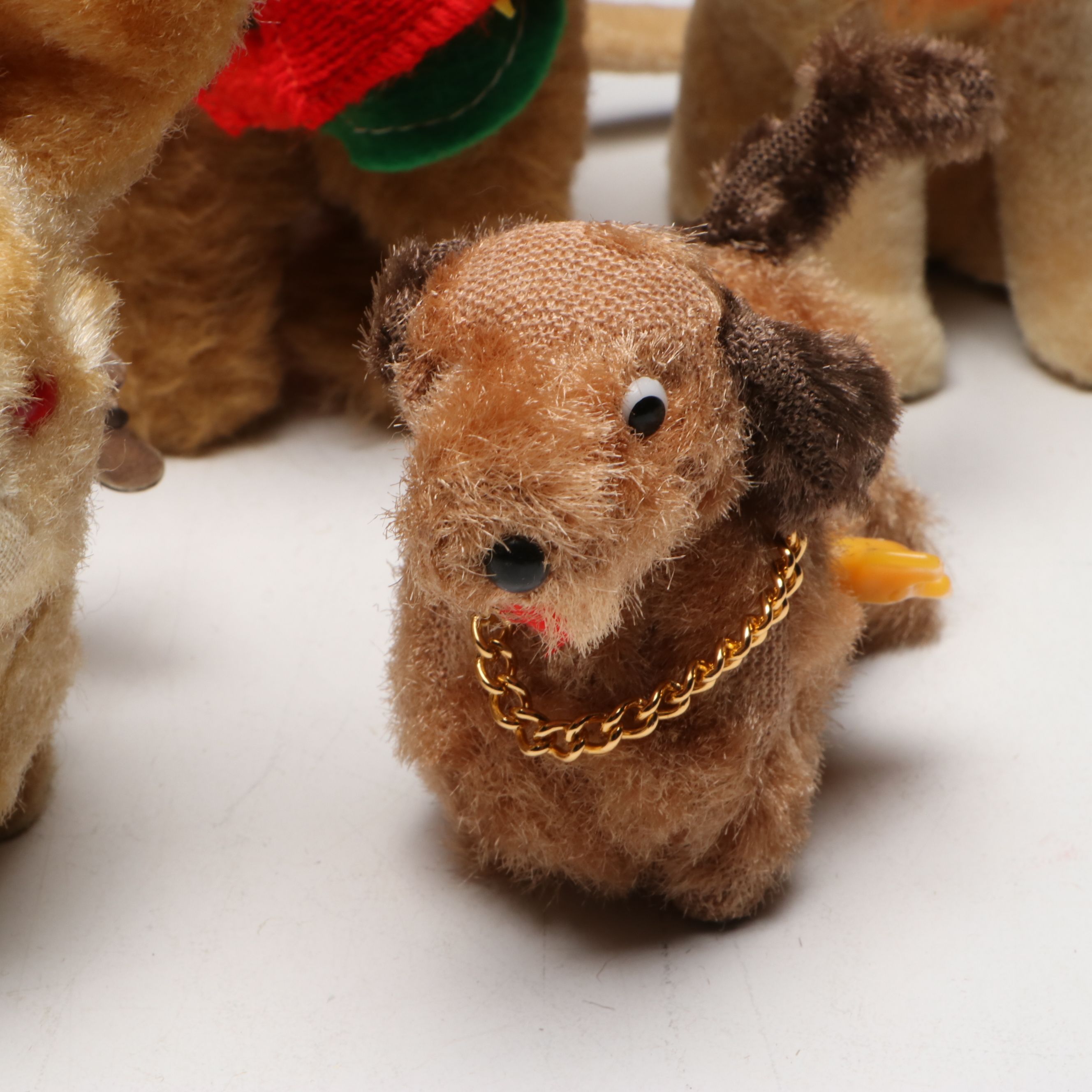 Carl Original Knitting Bear and More Wind-Up Toys