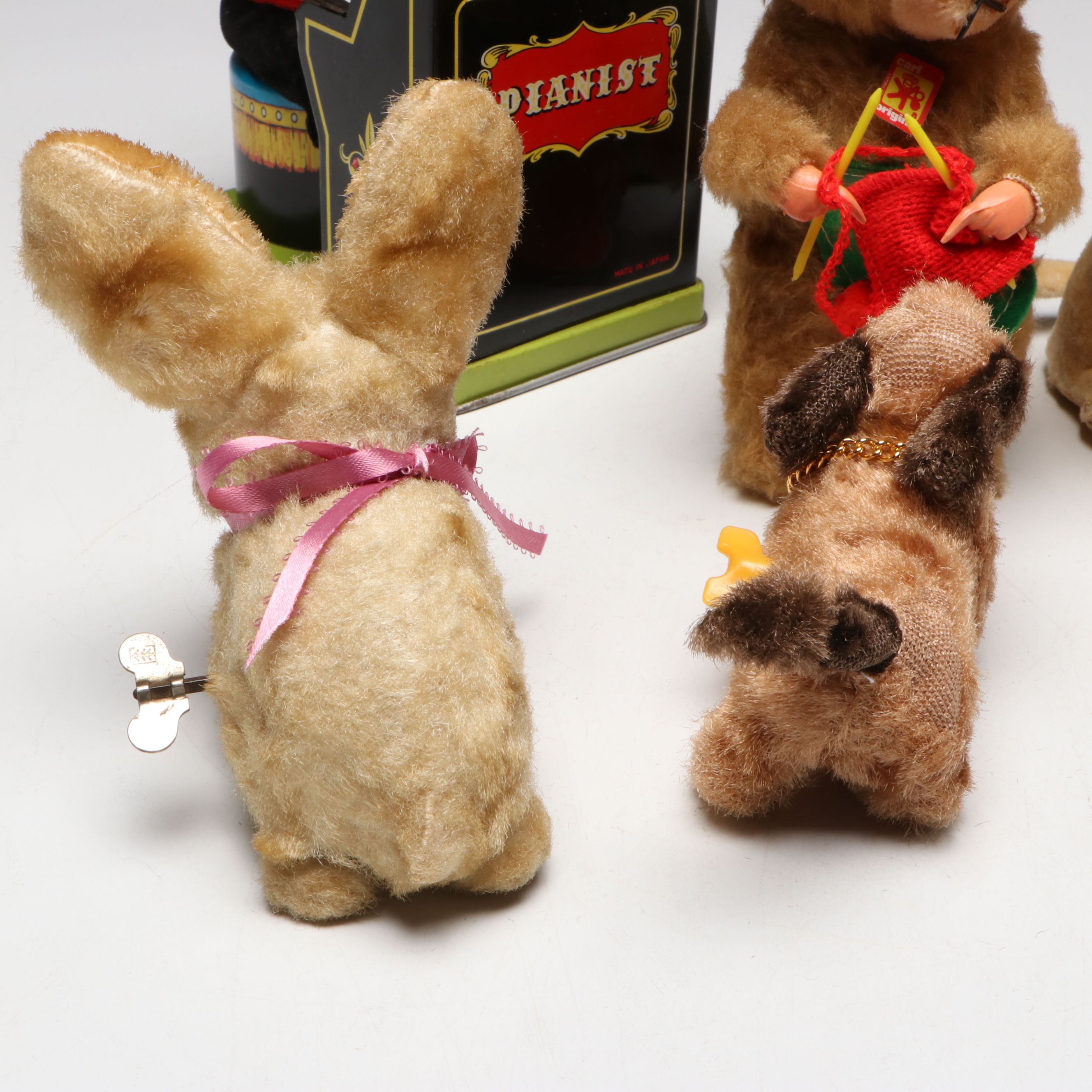 Carl Original Knitting Bear and More Wind-Up Toys