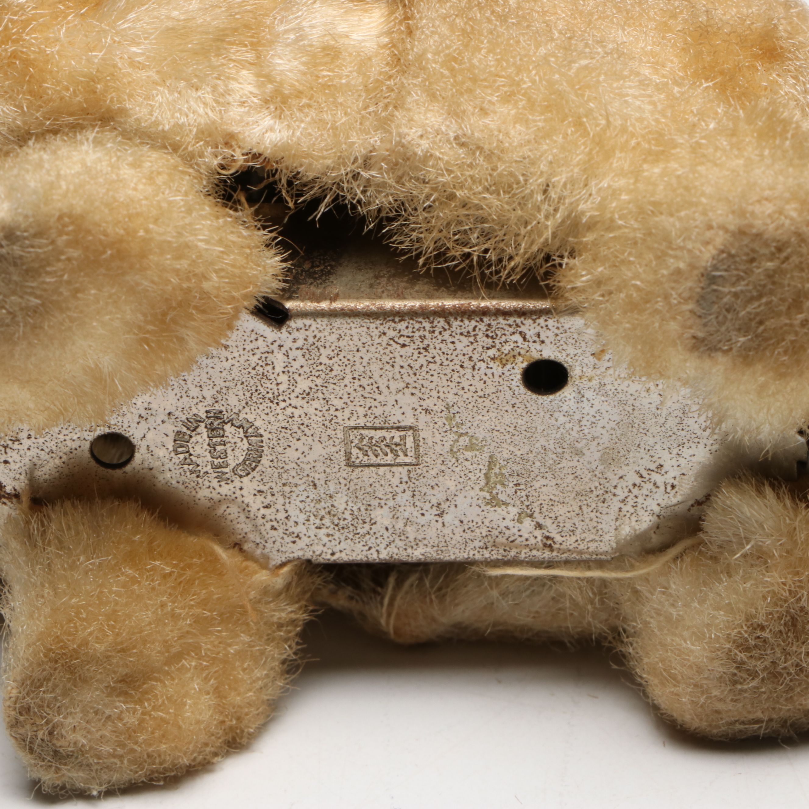 Carl Original Knitting Bear and More Wind-Up Toys