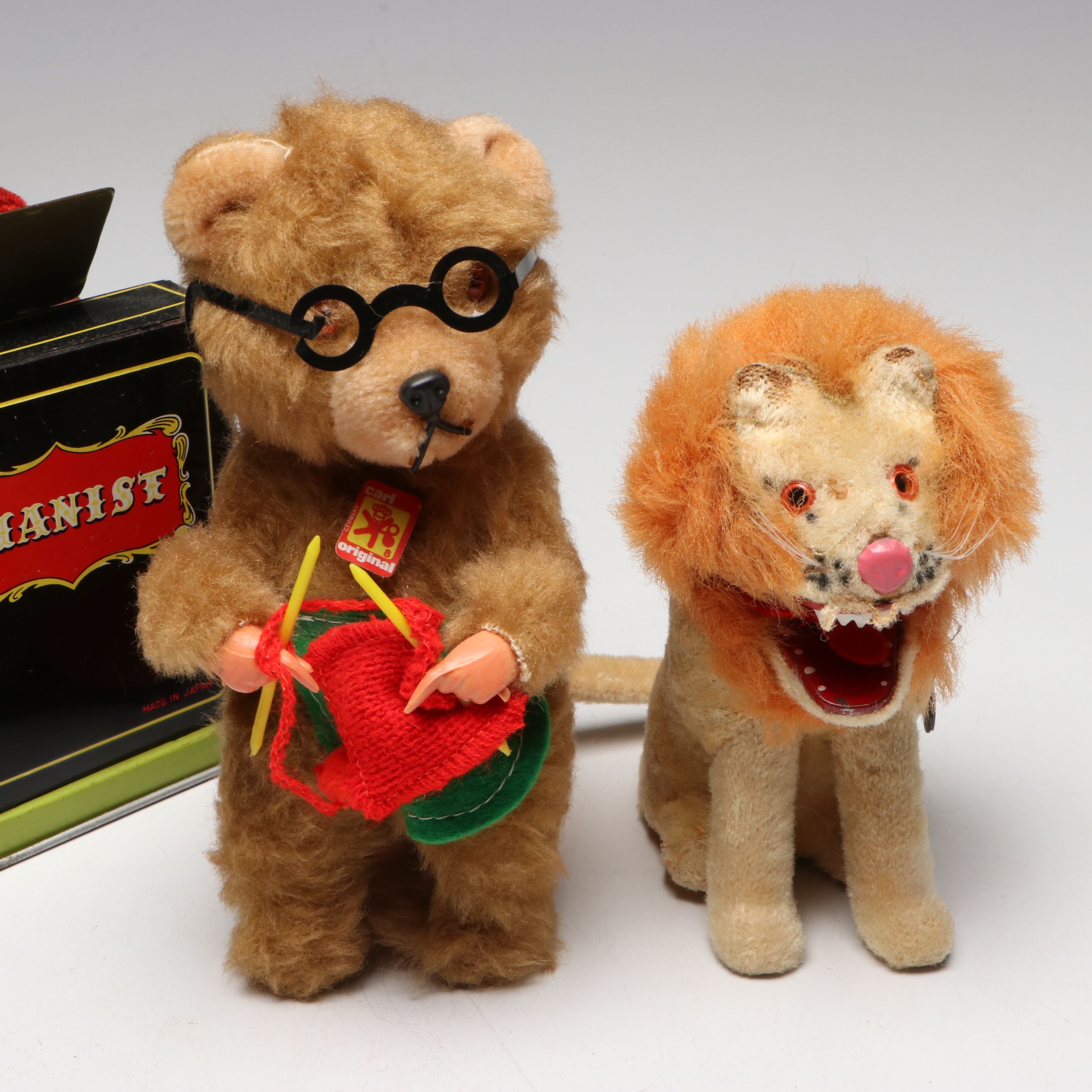 Carl Original Knitting Bear and More Wind-Up Toys