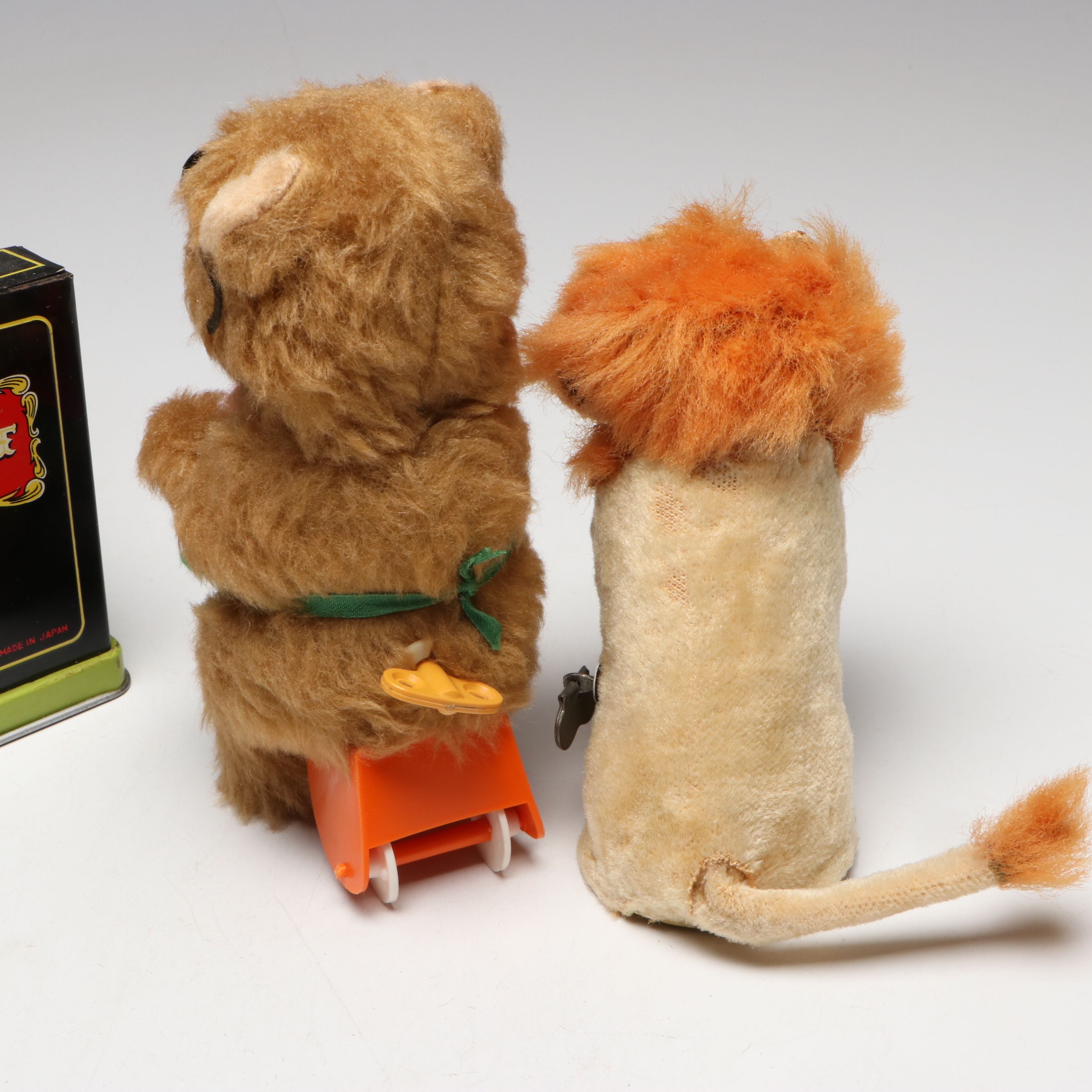 Carl Original Knitting Bear and More Wind-Up Toys