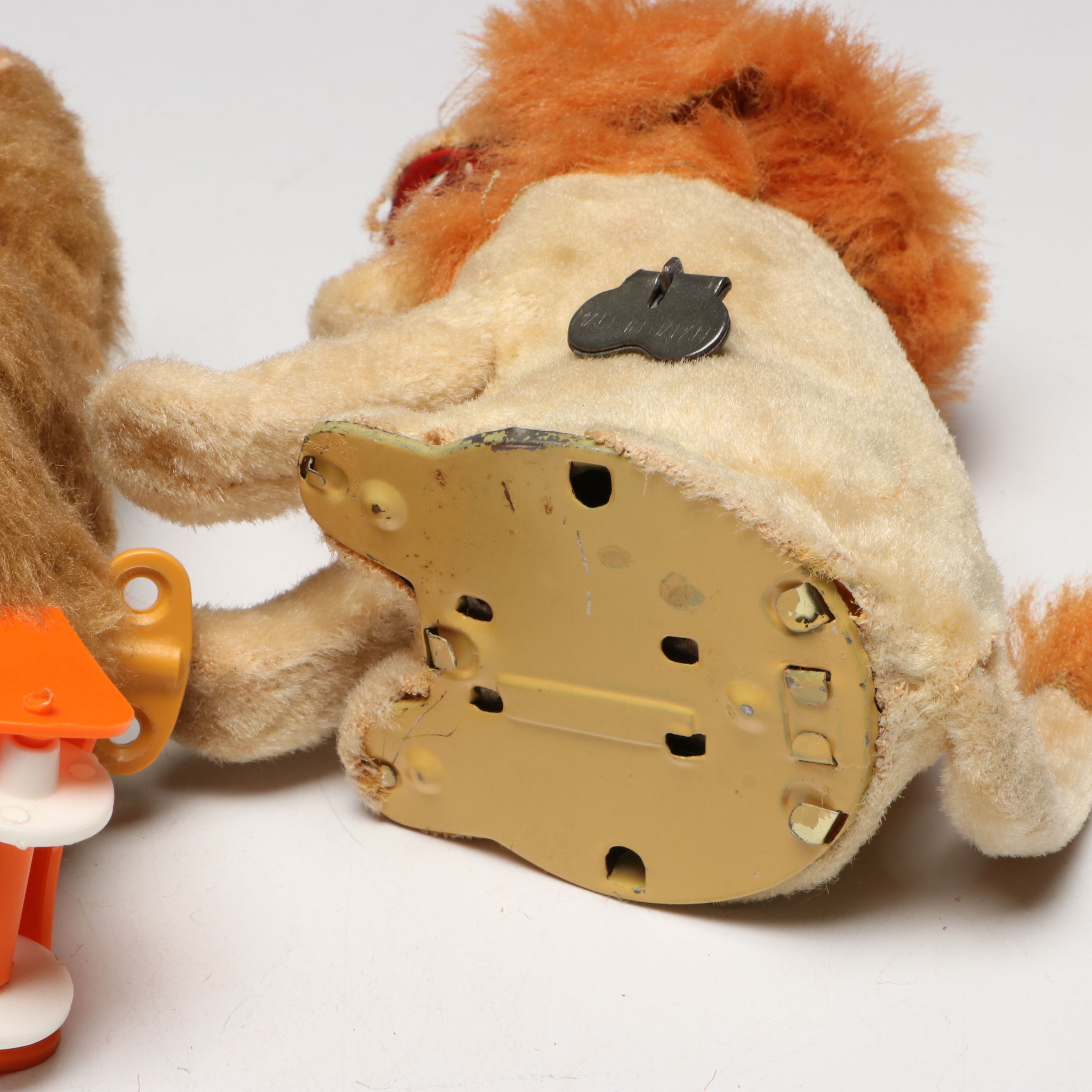 Carl Original Knitting Bear and More Wind-Up Toys