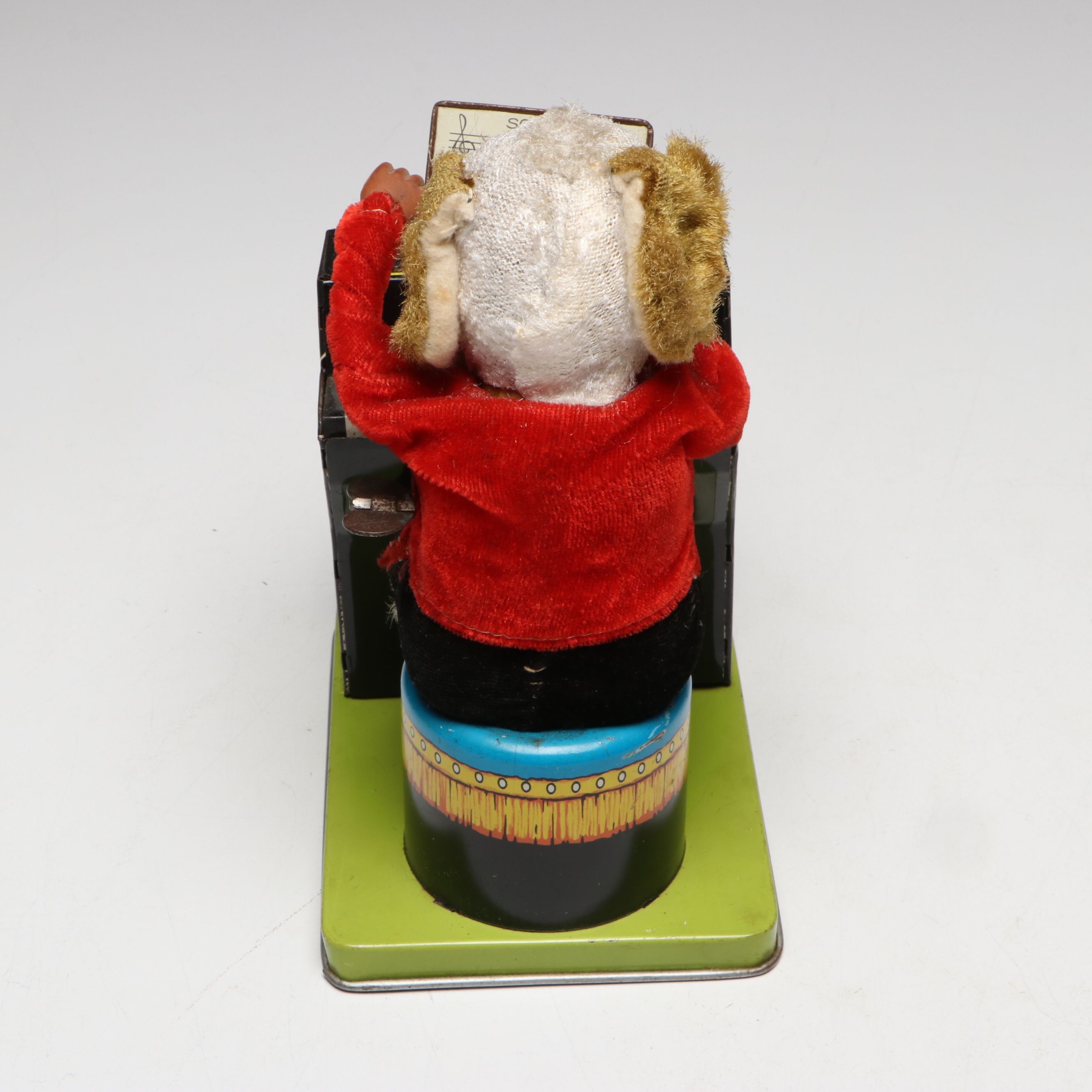 Carl Original Knitting Bear and More Wind-Up Toys