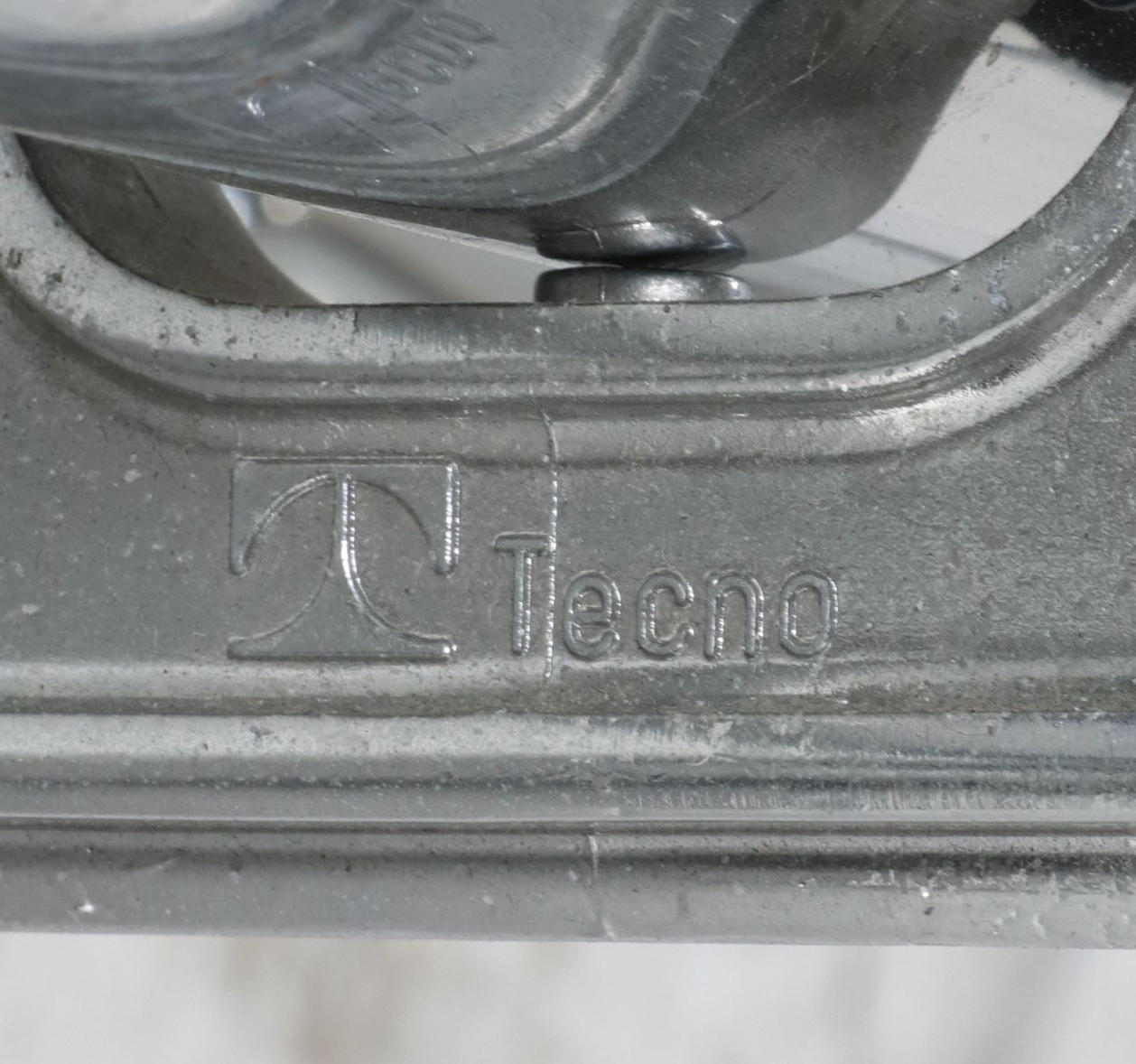 Norman Foster for Tecno "Nomos" Table