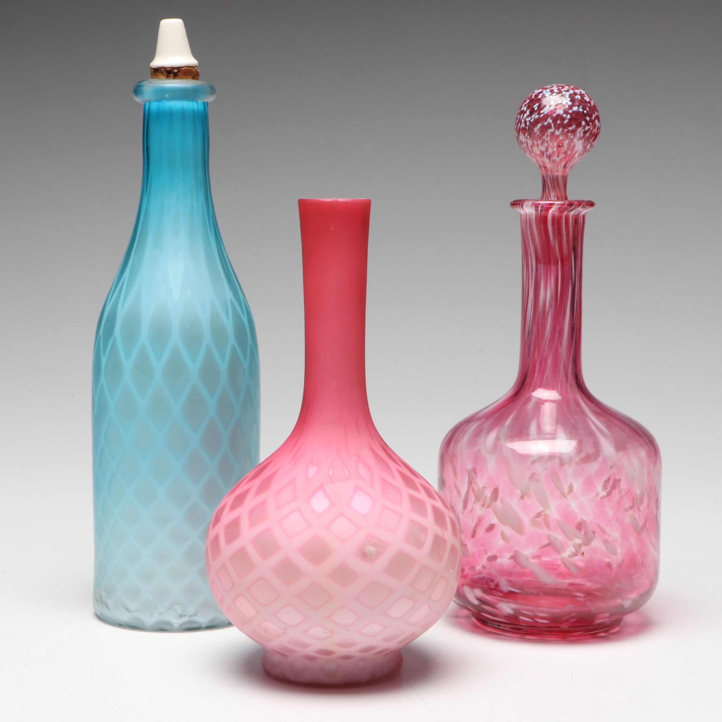 Satin Glass Diamond Quilted Pattern Oil Bottle with Spatter Glass Decanter