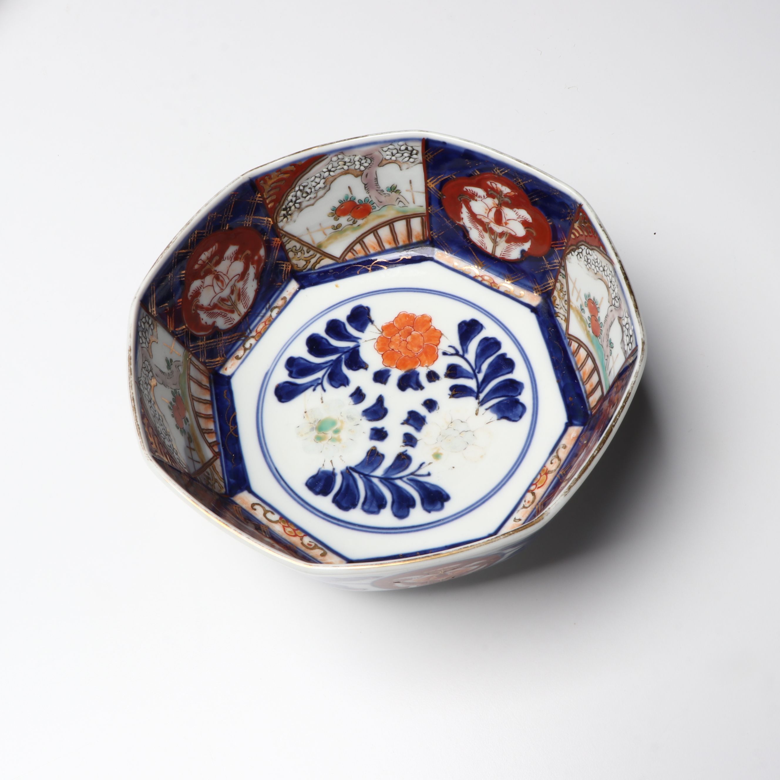 Japanese Imari Gilt Porcelain Dinnerware