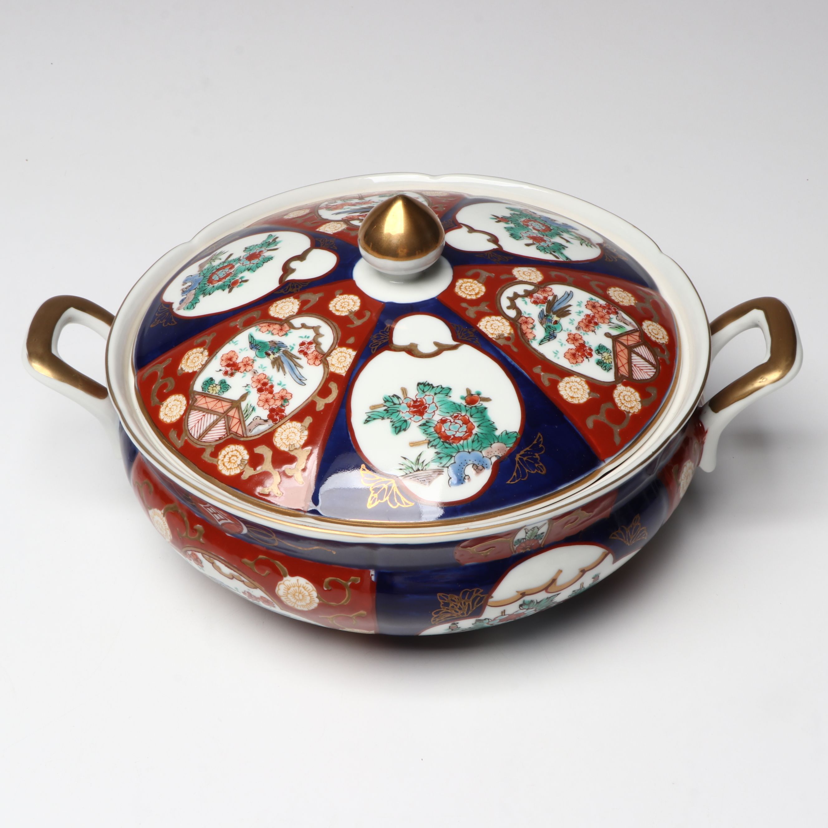 Japanese Imari Gilt Porcelain Dinnerware
