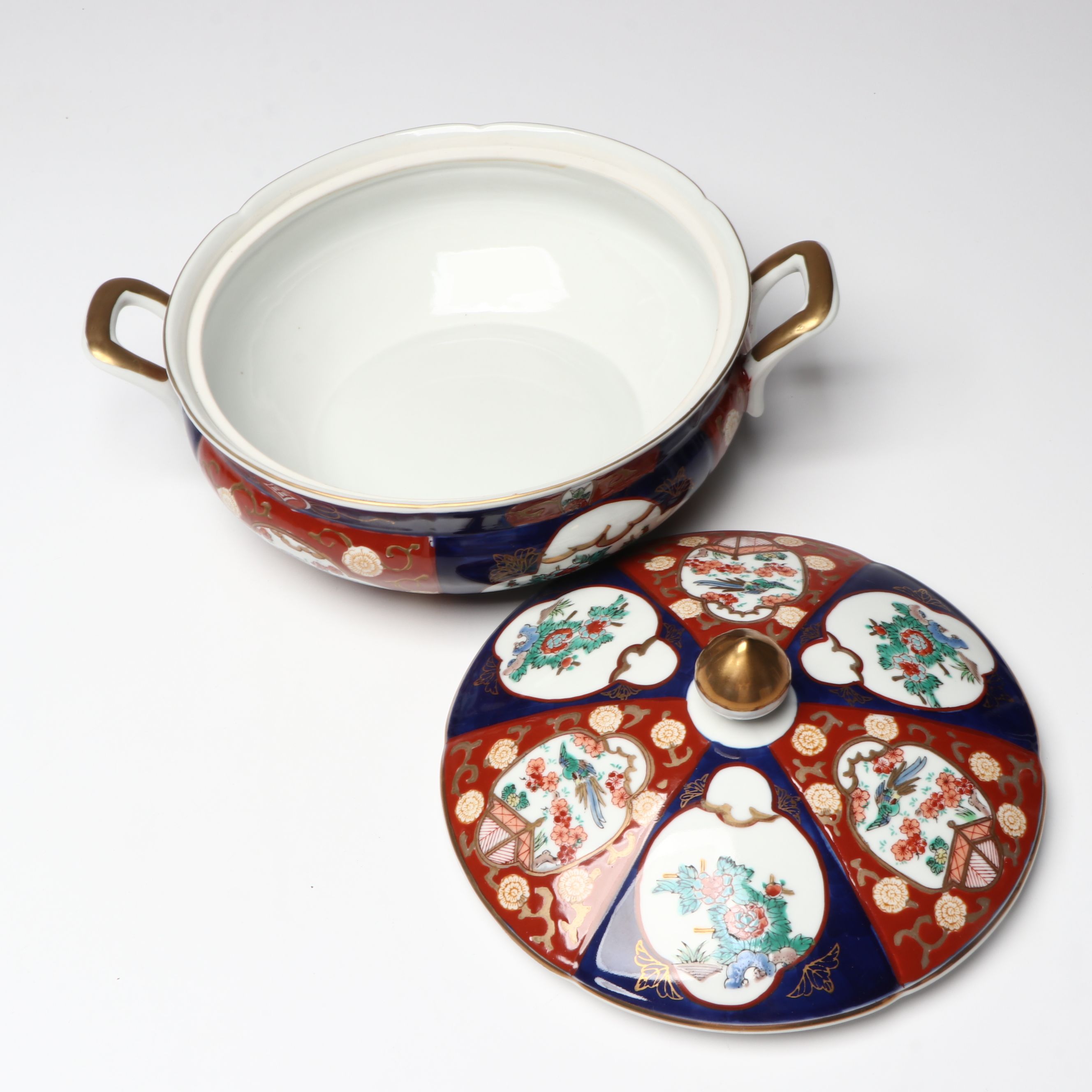 Japanese Imari Gilt Porcelain Dinnerware