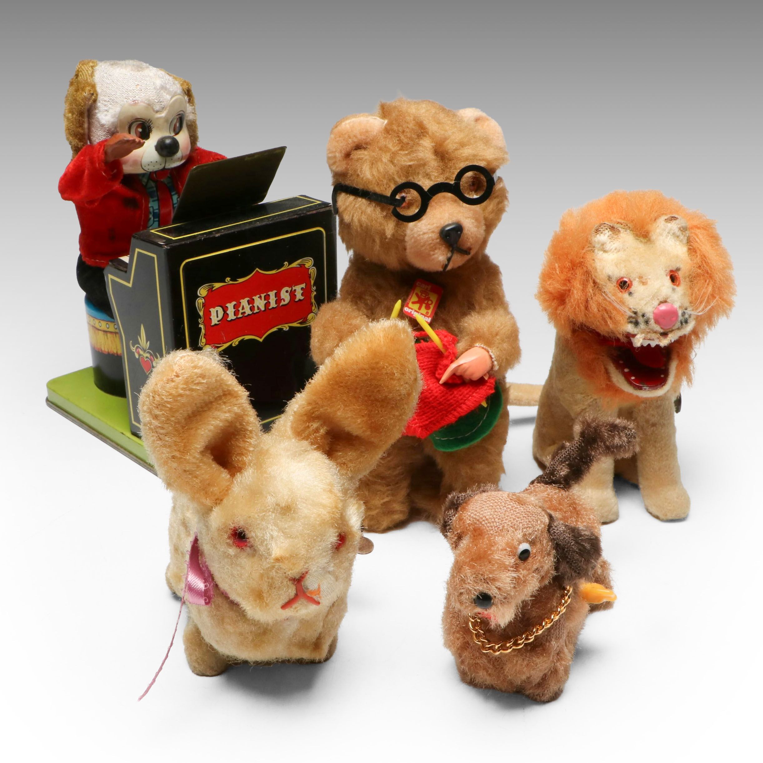 Carl Original Knitting Bear and More Wind-Up Toys