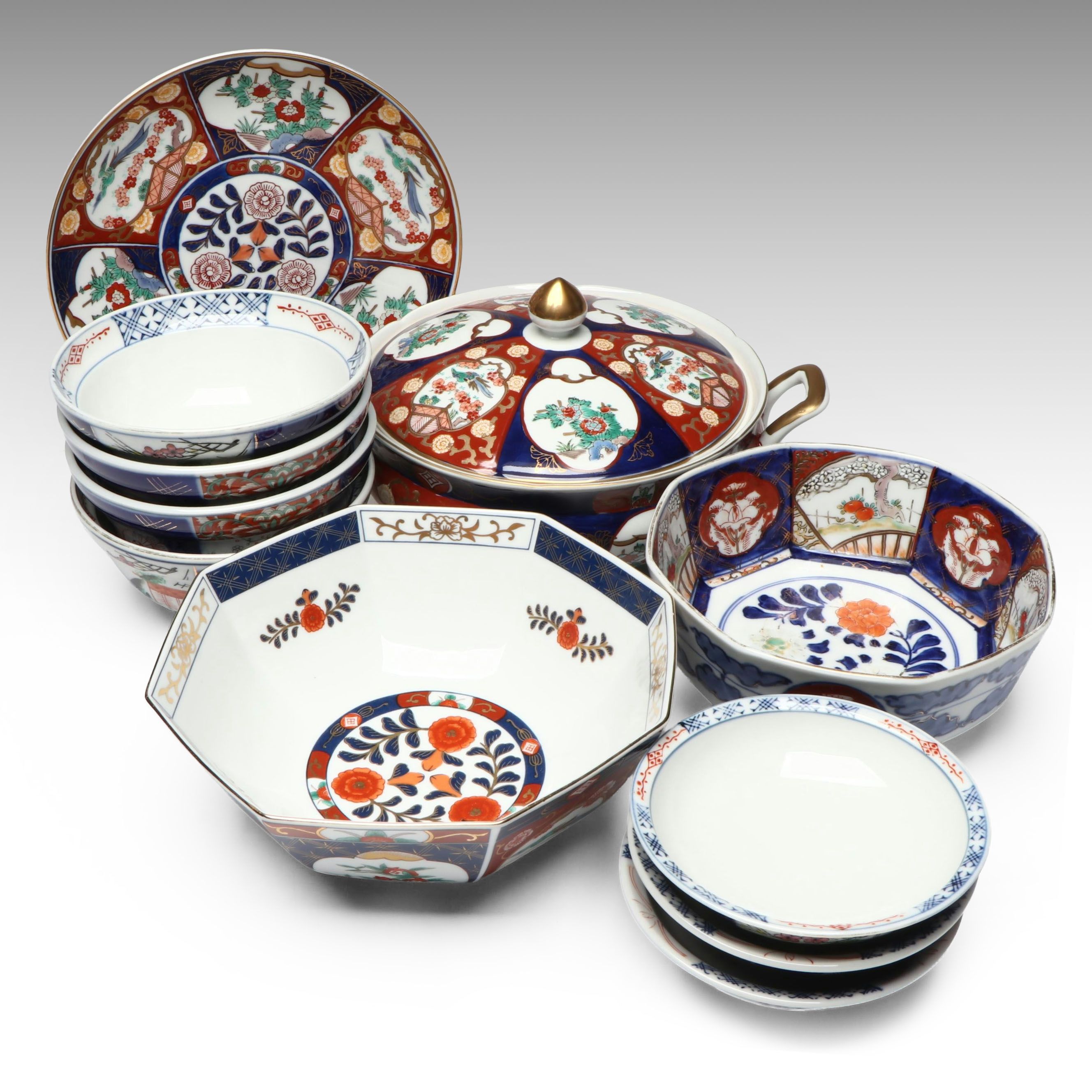 Japanese Imari Gilt Porcelain Dinnerware