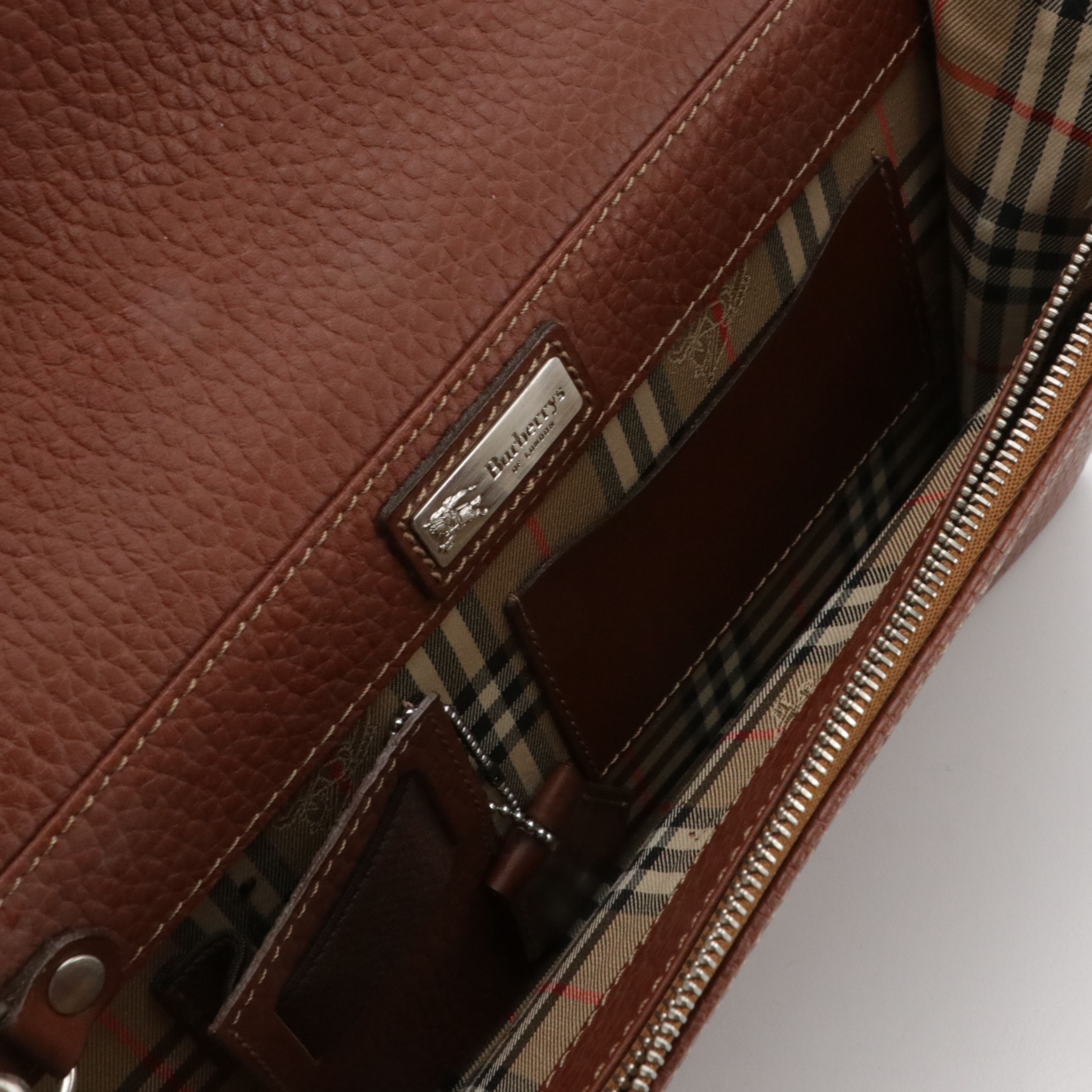 Burberrys Wristlet Clutch in Grained and Smooth Leather