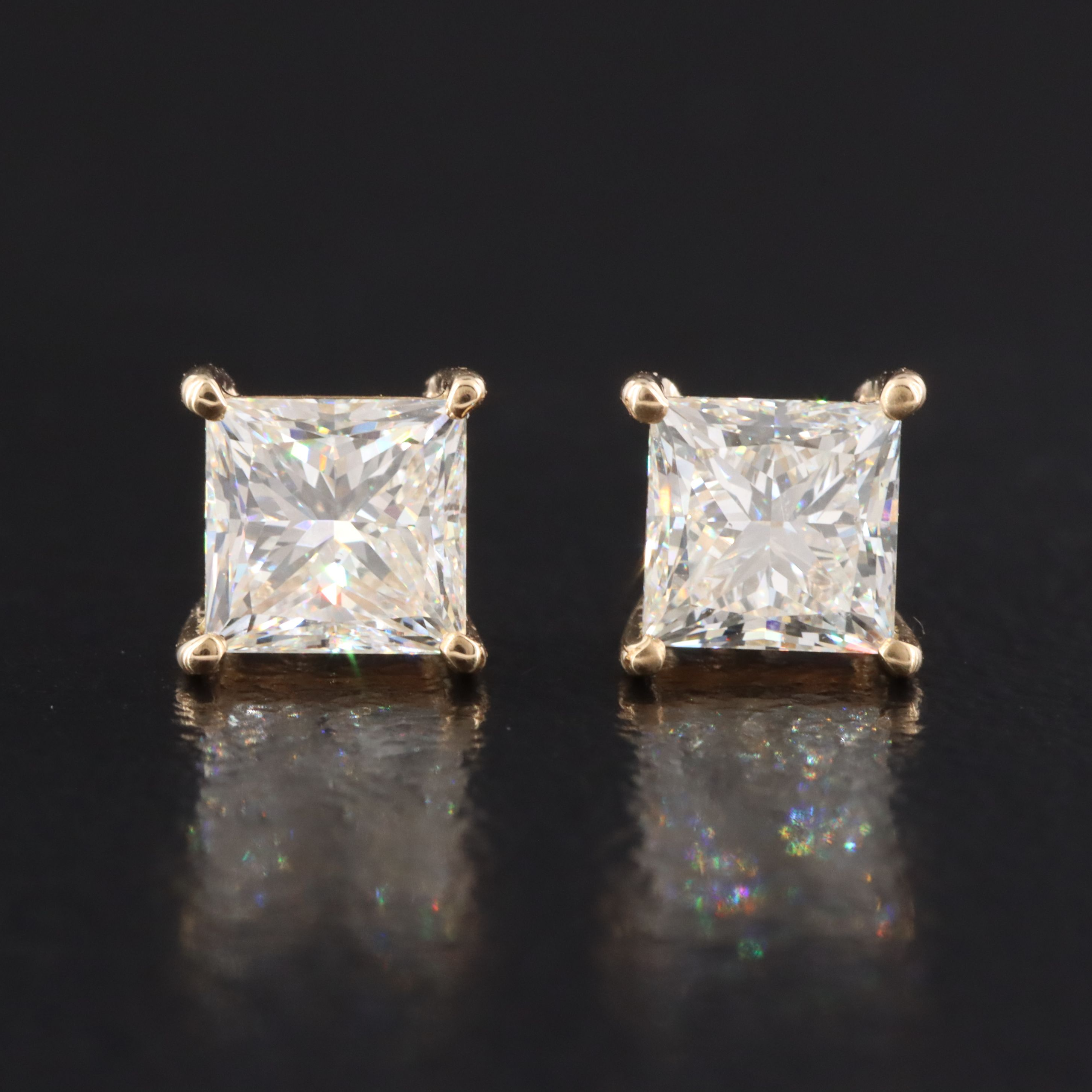 18K 1.00 CT Diamond Stud Earrings with GIA Reports