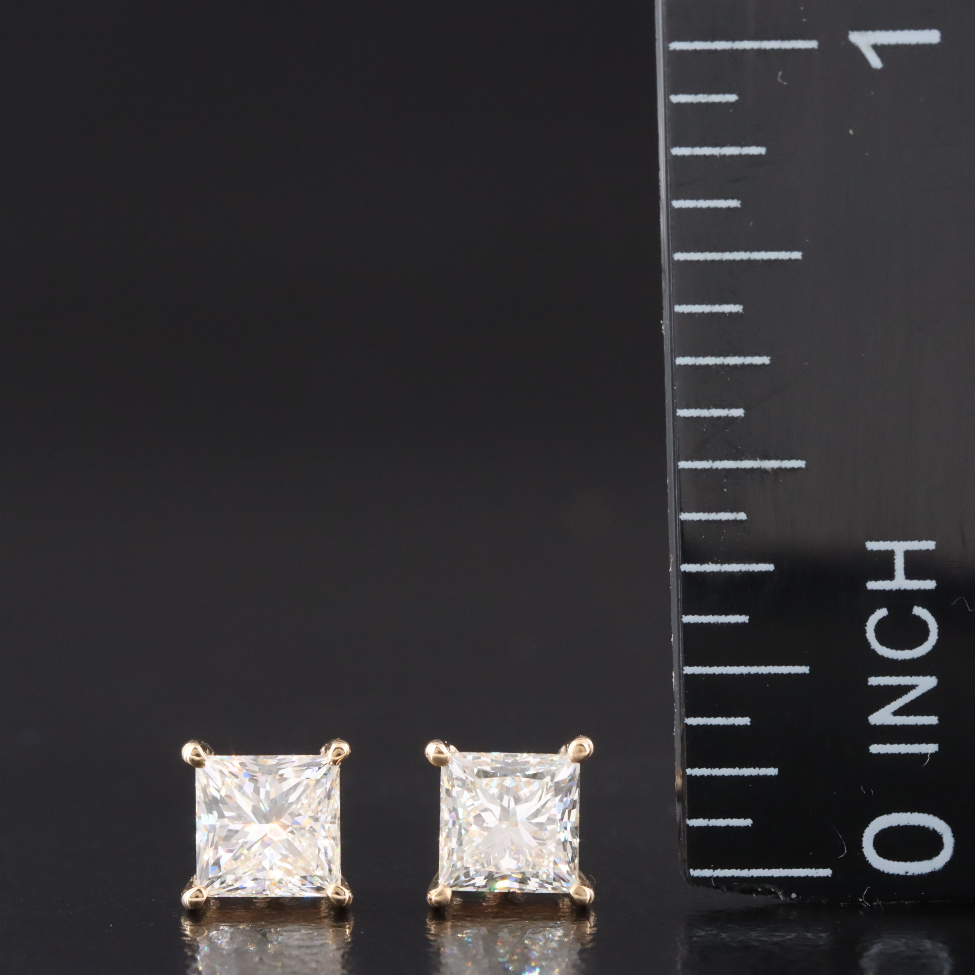 18K 1.00 CT Diamond Stud Earrings with GIA Reports