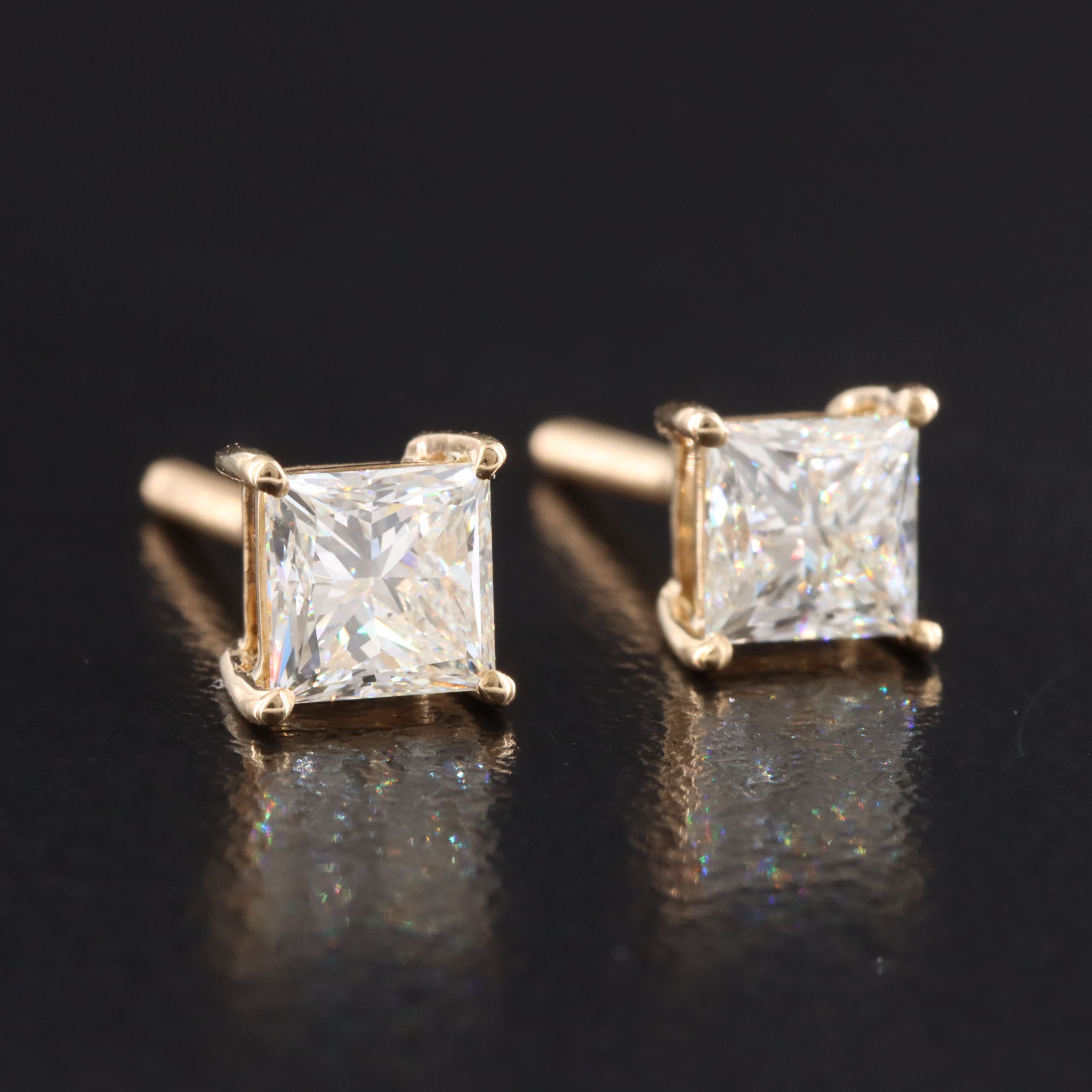 18K 1.00 CT Diamond Stud Earrings with GIA Reports